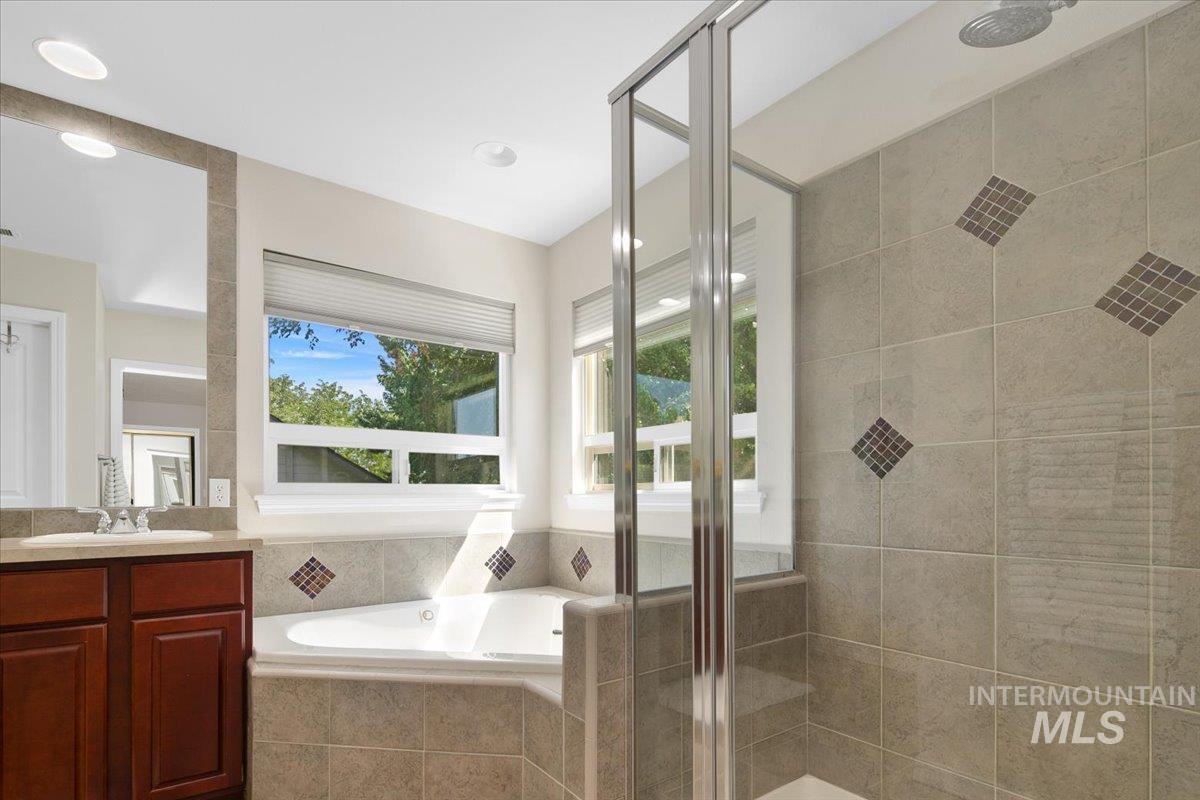 5674 N Heathrow Way, Boise, Idaho 83713, 3 Bedrooms, 2.5 Bathrooms, Residential For Sale, Price $587,900,MLS 98958732