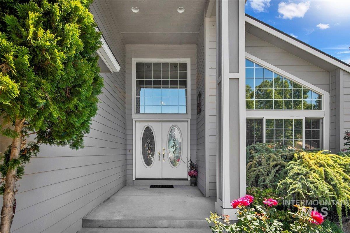 5674 N Heathrow Way, Boise, Idaho 83713, 3 Bedrooms, 2.5 Bathrooms, Residential For Sale, Price $587,900,MLS 98958732