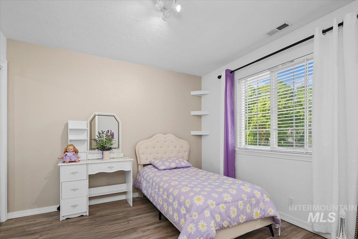 5674 N Heathrow Way, Boise, Idaho 83713, 3 Bedrooms, 2.5 Bathrooms, Residential For Sale, Price $587,900,MLS 98958732