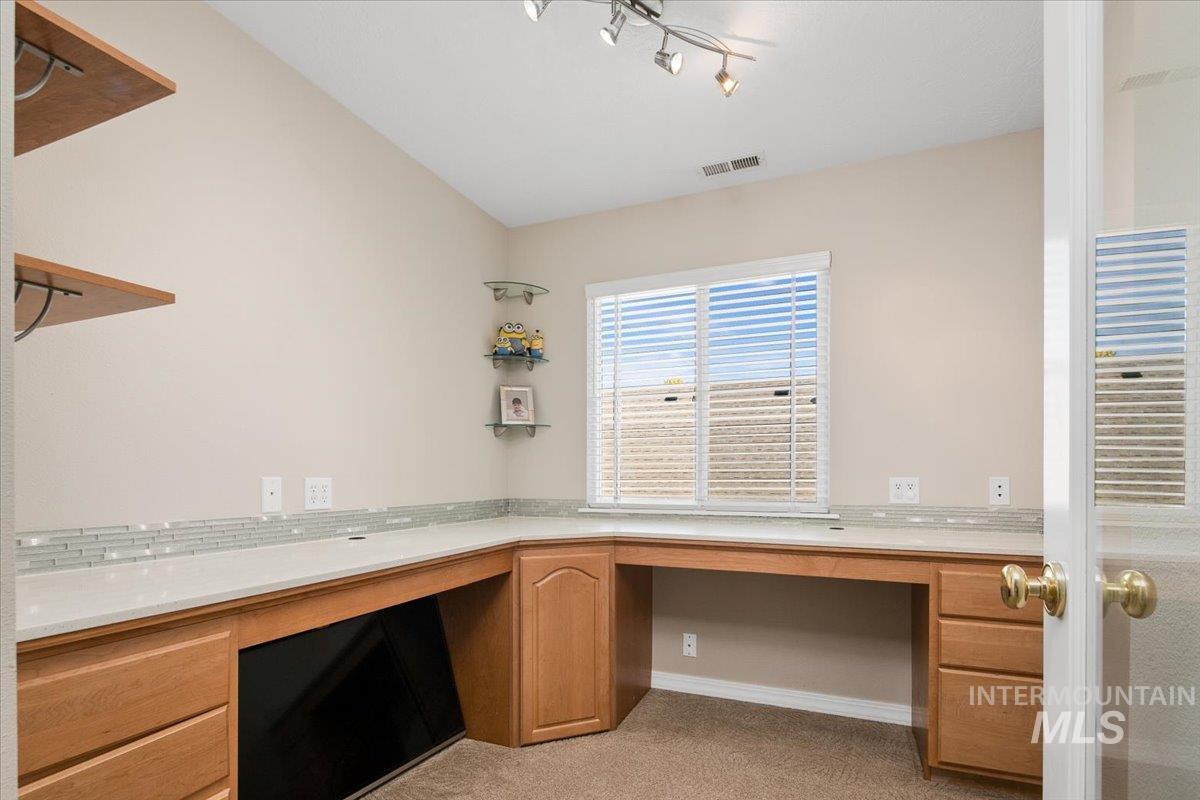 5674 N Heathrow Way, Boise, Idaho 83713, 3 Bedrooms, 2.5 Bathrooms, Residential For Sale, Price $587,900,MLS 98958732