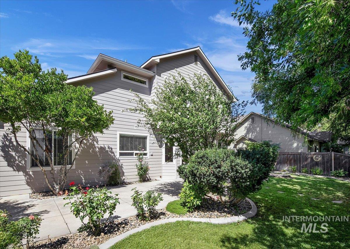 5674 N Heathrow Way, Boise, Idaho 83713, 3 Bedrooms, 2.5 Bathrooms, Residential For Sale, Price $587,900,MLS 98958732