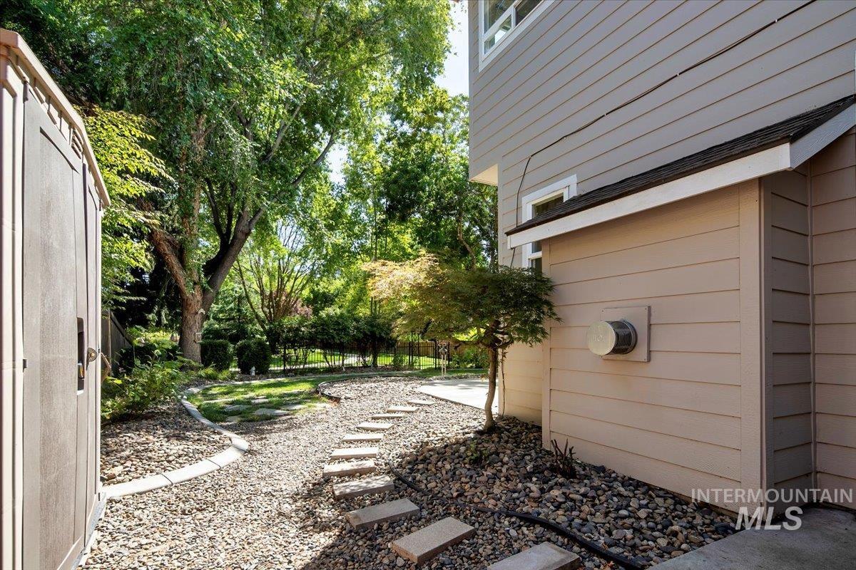 5674 N Heathrow Way, Boise, Idaho 83713, 3 Bedrooms, 2.5 Bathrooms, Residential For Sale, Price $587,900,MLS 98958732