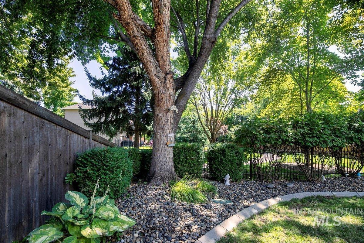 5674 N Heathrow Way, Boise, Idaho 83713, 3 Bedrooms, 2.5 Bathrooms, Residential For Sale, Price $587,900,MLS 98958732