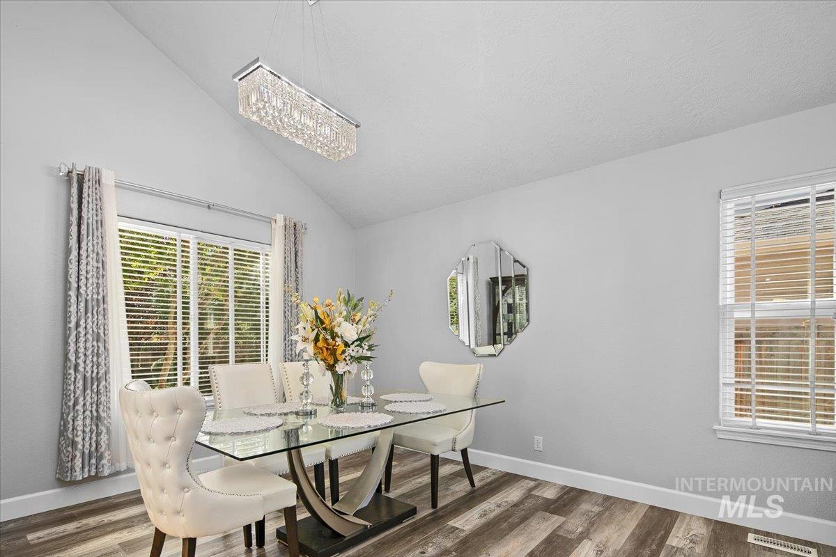 5674 N Heathrow Way, Boise, Idaho 83713, 3 Bedrooms, 2.5 Bathrooms, Residential For Sale, Price $587,900,MLS 98958732