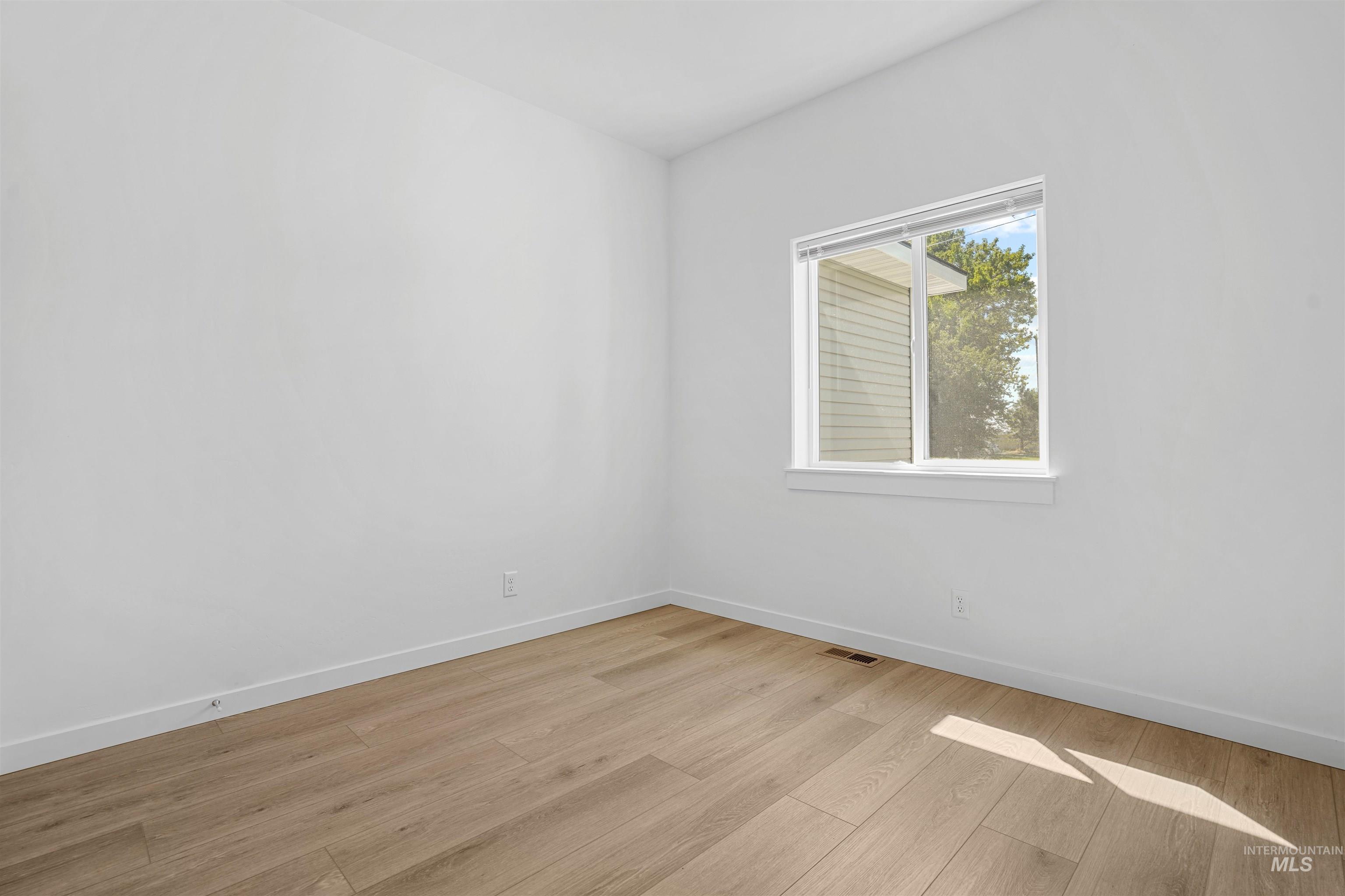 1432 Heritage Drive, Heyburn, Idaho 83336, 4 Bedrooms, 2 Bathrooms, Residential For Sale, Price $355,000,MLS 98958742