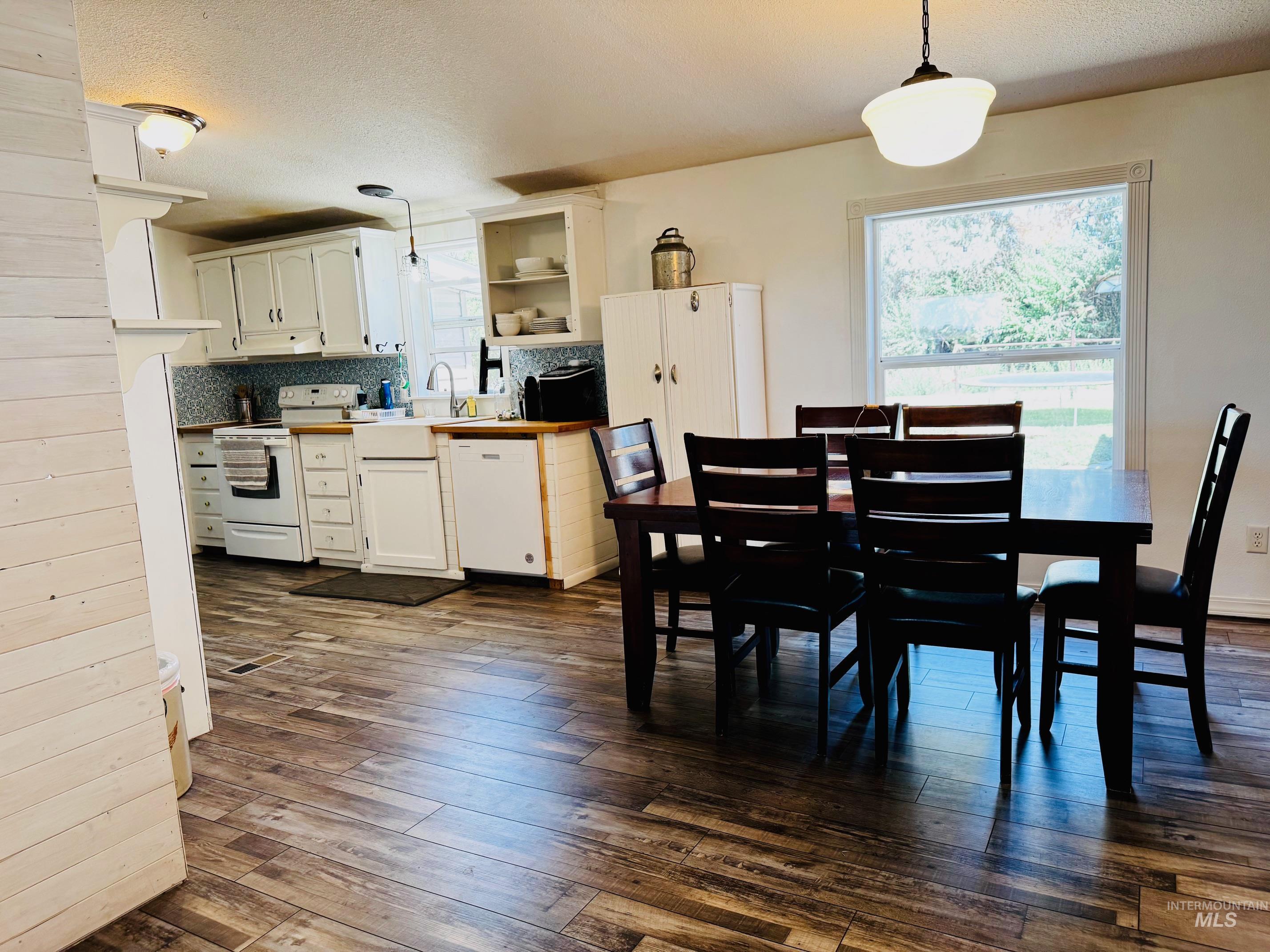 275 N Meridian, Rupert, Idaho 83350, 6 Bedrooms, 2 Bathrooms, Residential For Sale, Price $462,500, 98958748