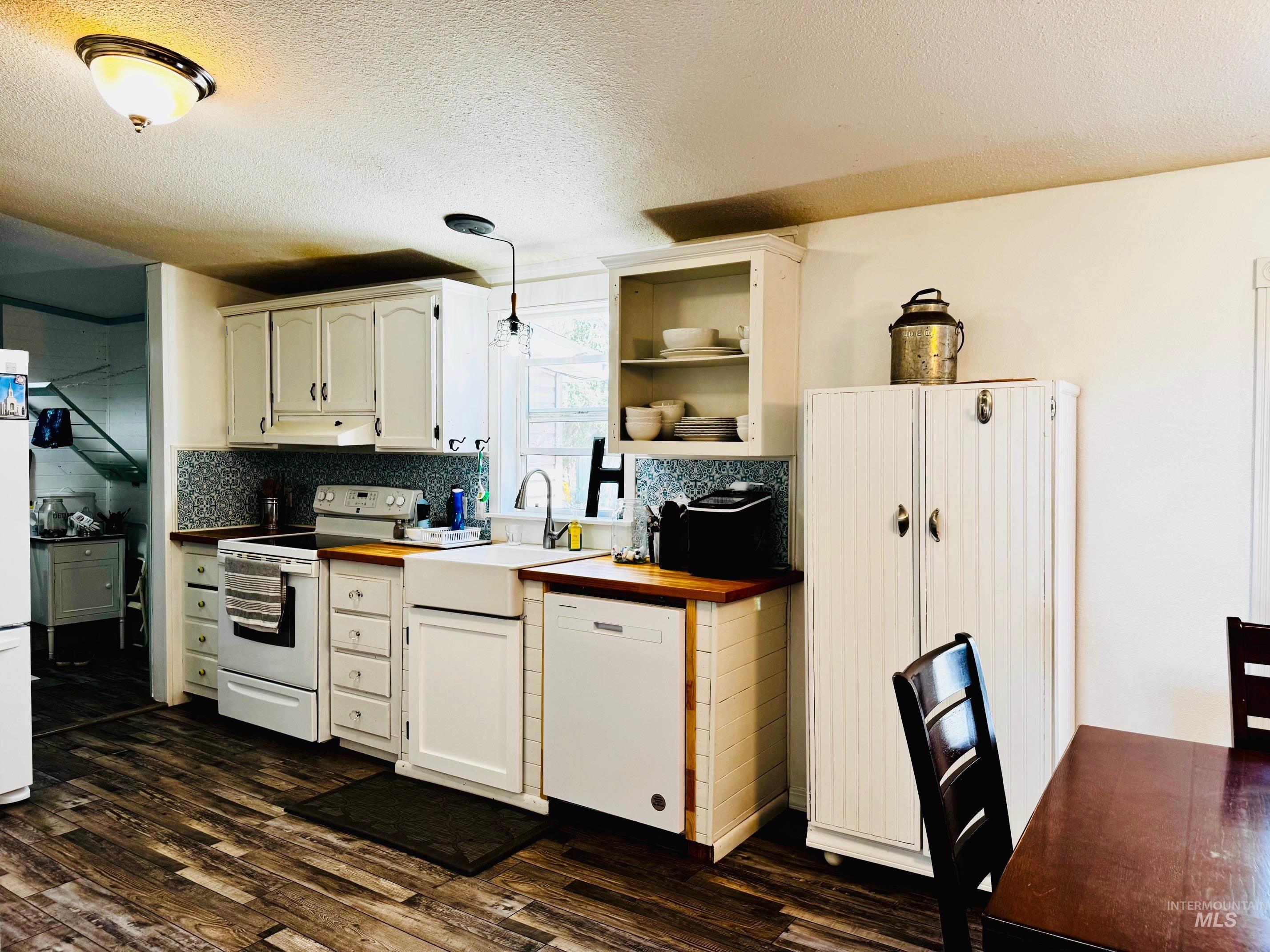 275 N Meridian, Rupert, Idaho 83350, 6 Bedrooms, 2 Bathrooms, Residential For Sale, Price $462,500, 98958748