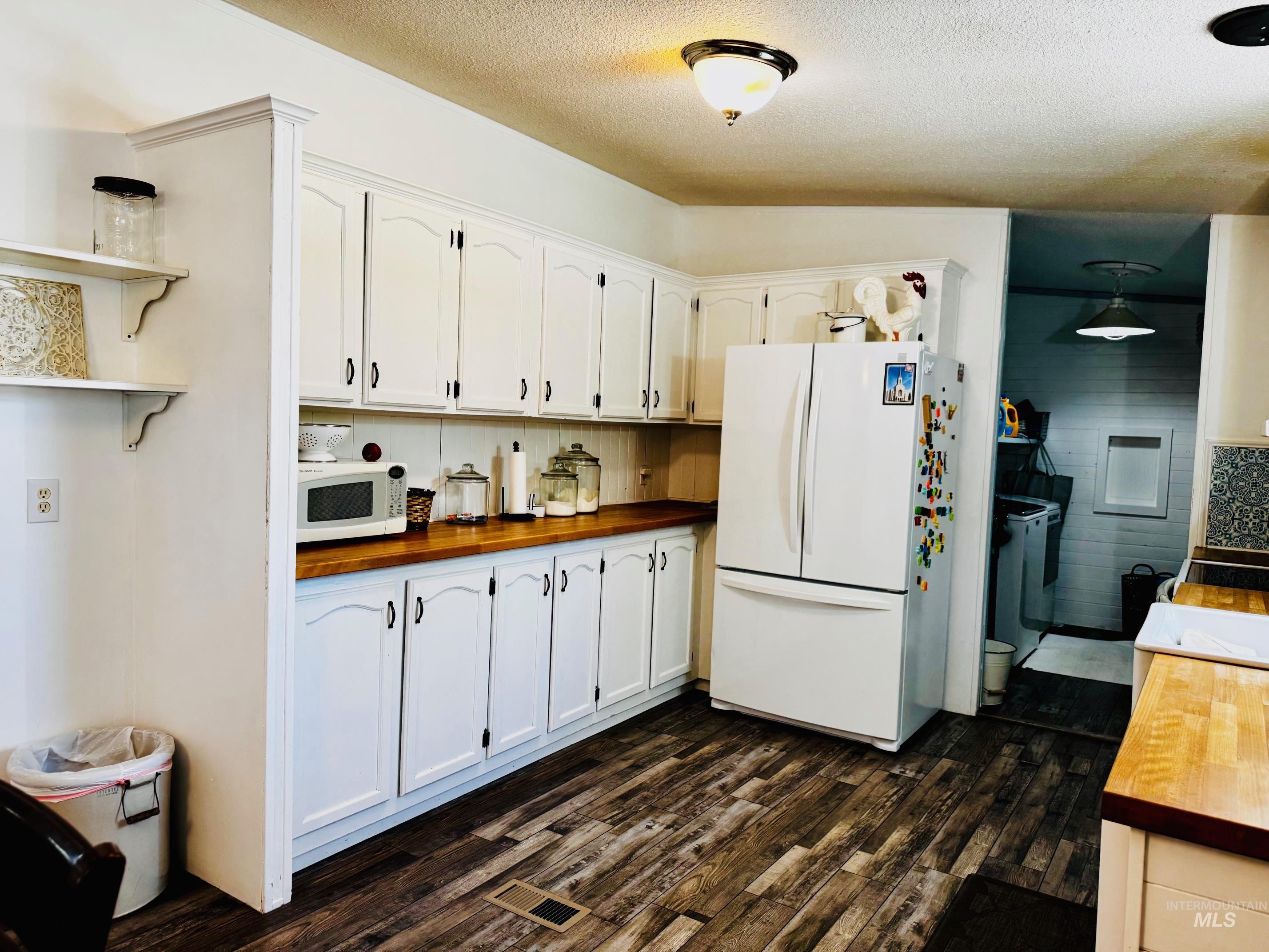 275 N Meridian, Rupert, Idaho 83350, 6 Bedrooms, 2 Bathrooms, Residential For Sale, Price $462,500, 98958748