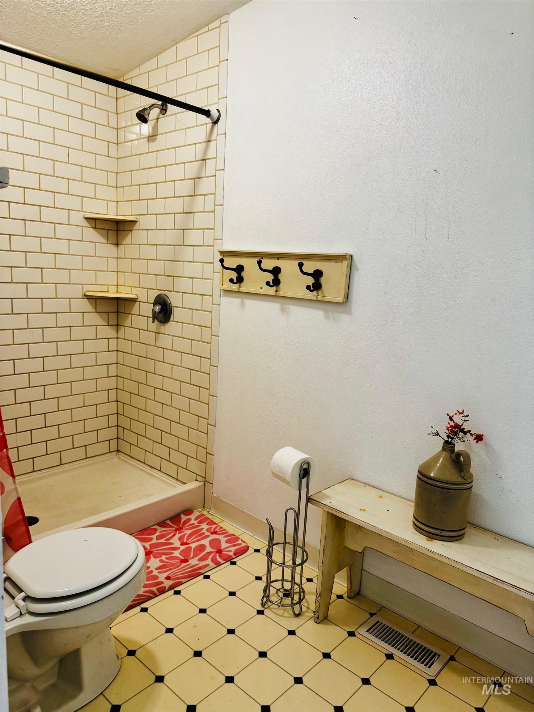 275 N Meridian, Rupert, Idaho 83350, 6 Bedrooms, 2 Bathrooms, Residential For Sale, Price $462,500, 98958748