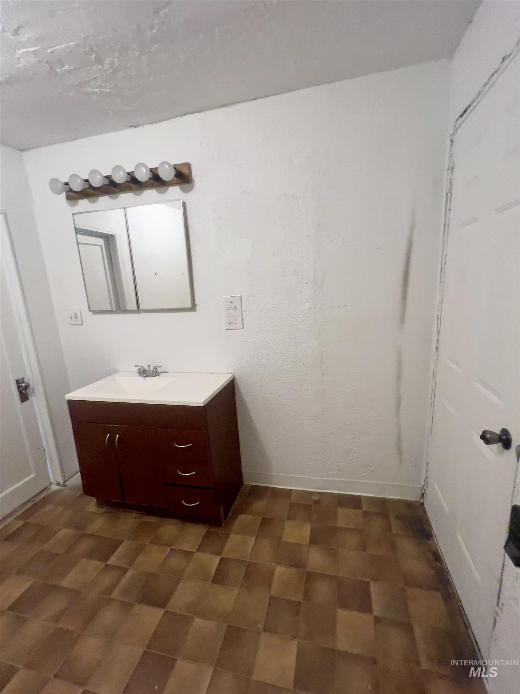 556 Gardner Ave, Twin Falls, Idaho 83301, 1 Bedroom, 1 Bathroom, Residential For Sale, Price $149,000,MLS 98958758