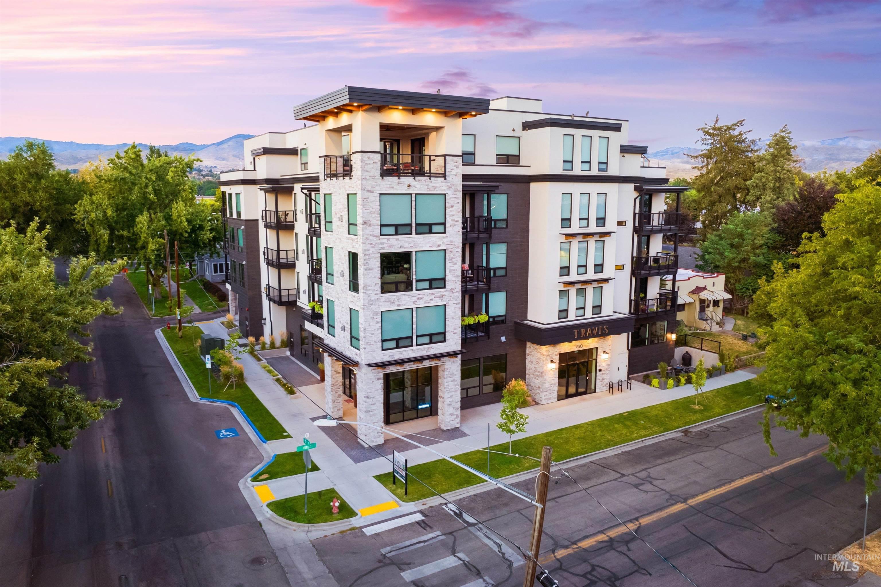 1620 W Bannock Street, Boise, Idaho 83702-5282, 2 Bedrooms, 2 Bathrooms, Residential For Sale, Price $614,900,MLS 98958831