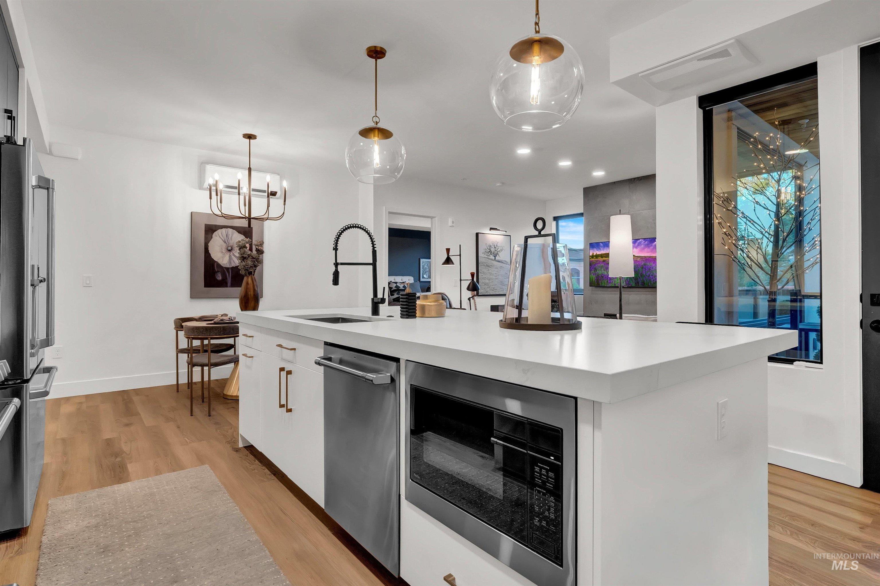 1620 W Bannock Street, Boise, Idaho 83702-5282, 2 Bedrooms, 2 Bathrooms, Residential For Sale, Price $614,900,MLS 98958831