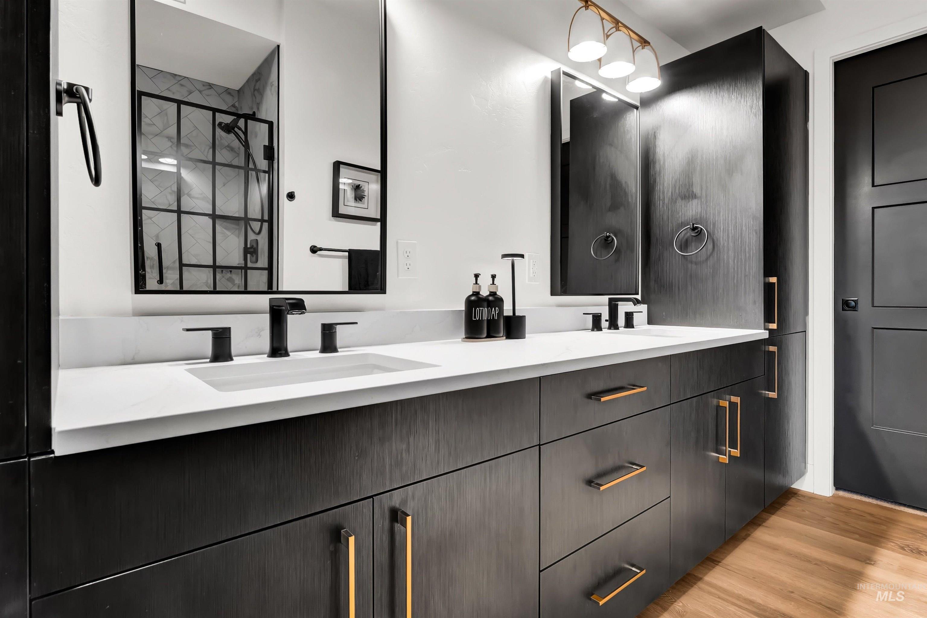 1620 W Bannock Street, Boise, Idaho 83702-5282, 2 Bedrooms, 2 Bathrooms, Residential For Sale, Price $614,900,MLS 98958831