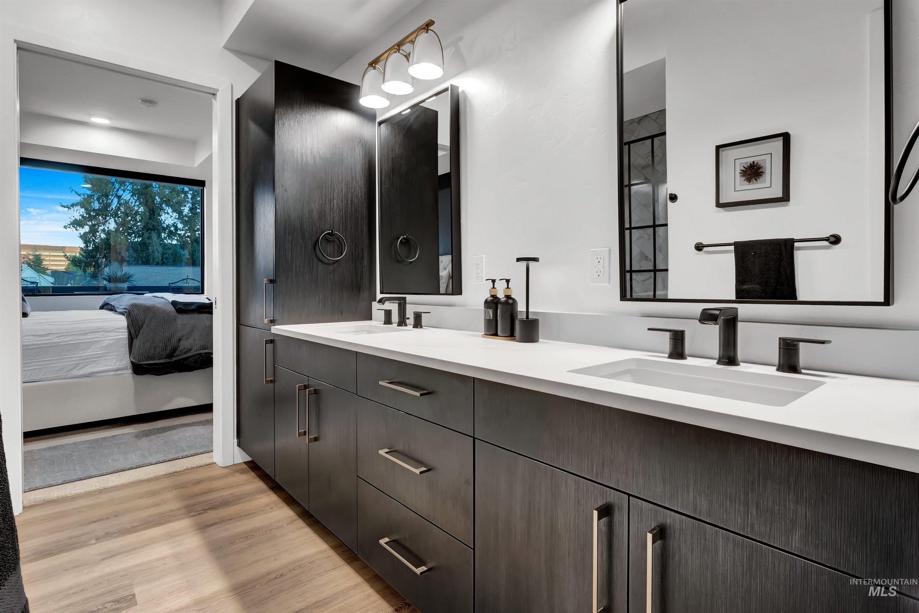 1620 W Bannock Street, Boise, Idaho 83702-5282, 2 Bedrooms, 2 Bathrooms, Residential For Sale, Price $614,900,MLS 98958831