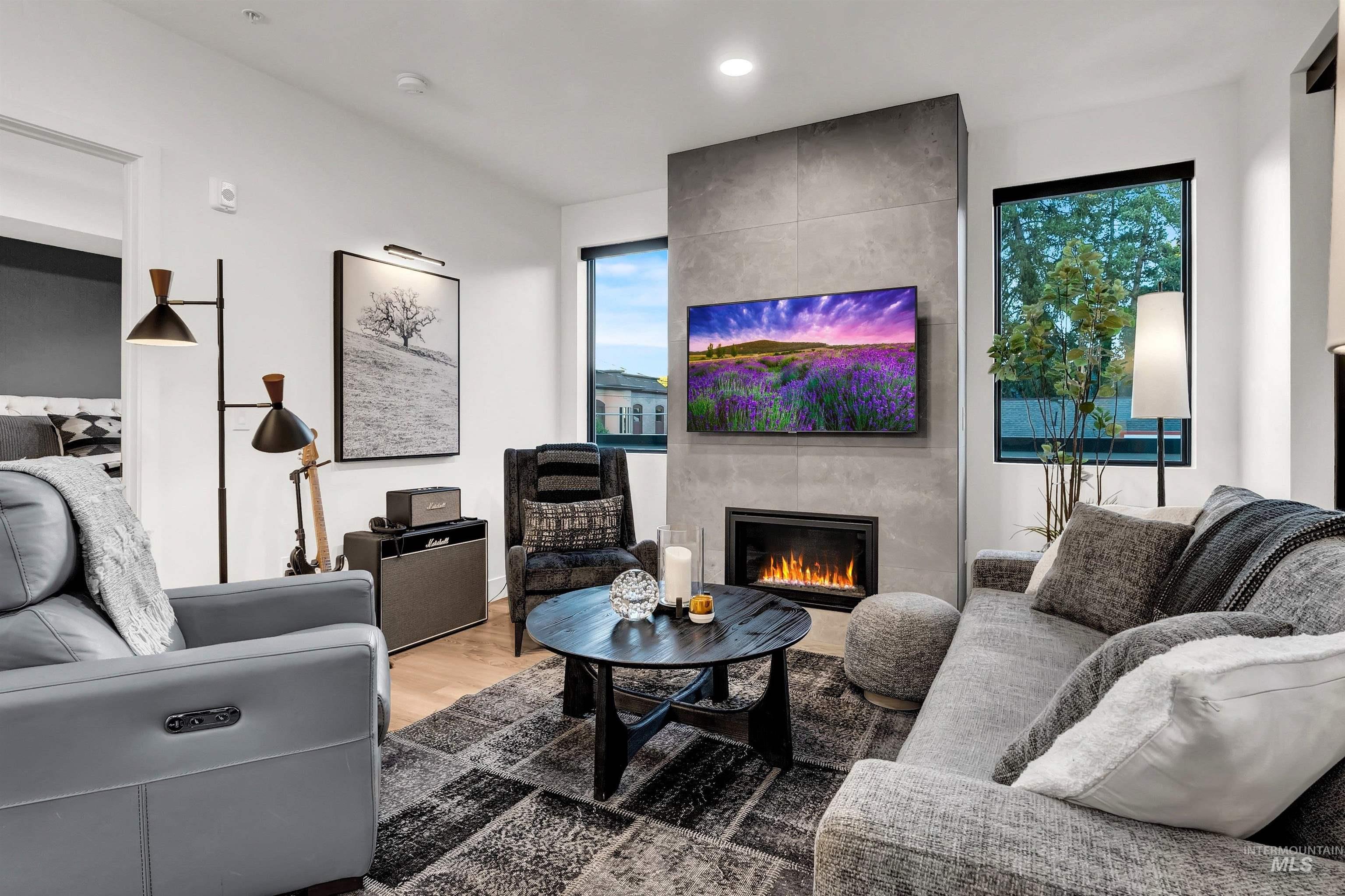 1620 W Bannock Street, Boise, Idaho 83702-5282, 2 Bedrooms, 2 Bathrooms, Residential For Sale, Price $614,900,MLS 98958831