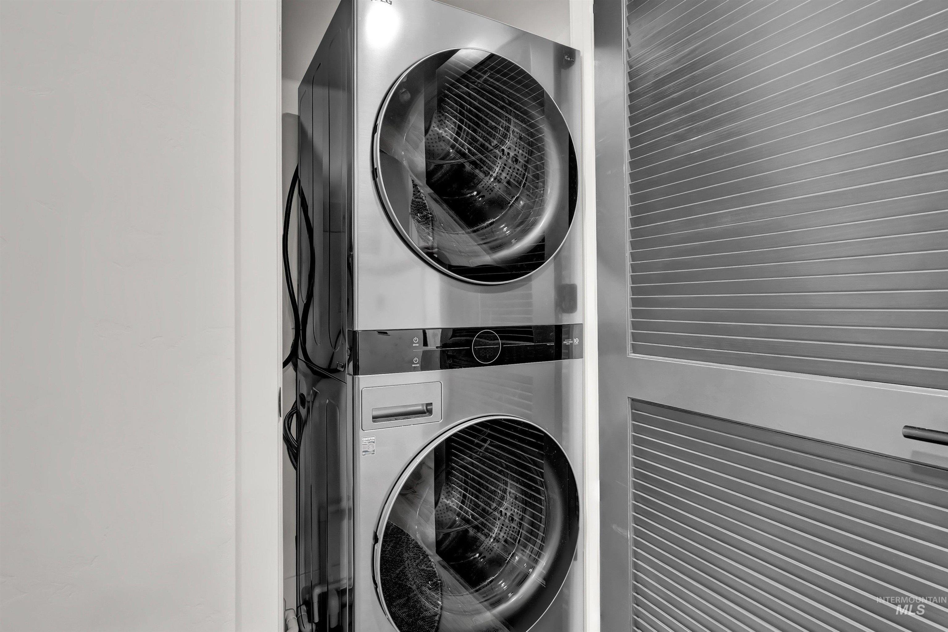 1620 W Bannock Street, Boise, Idaho 83702-5282, 2 Bedrooms, 2 Bathrooms, Residential For Sale, Price $614,900,MLS 98958831