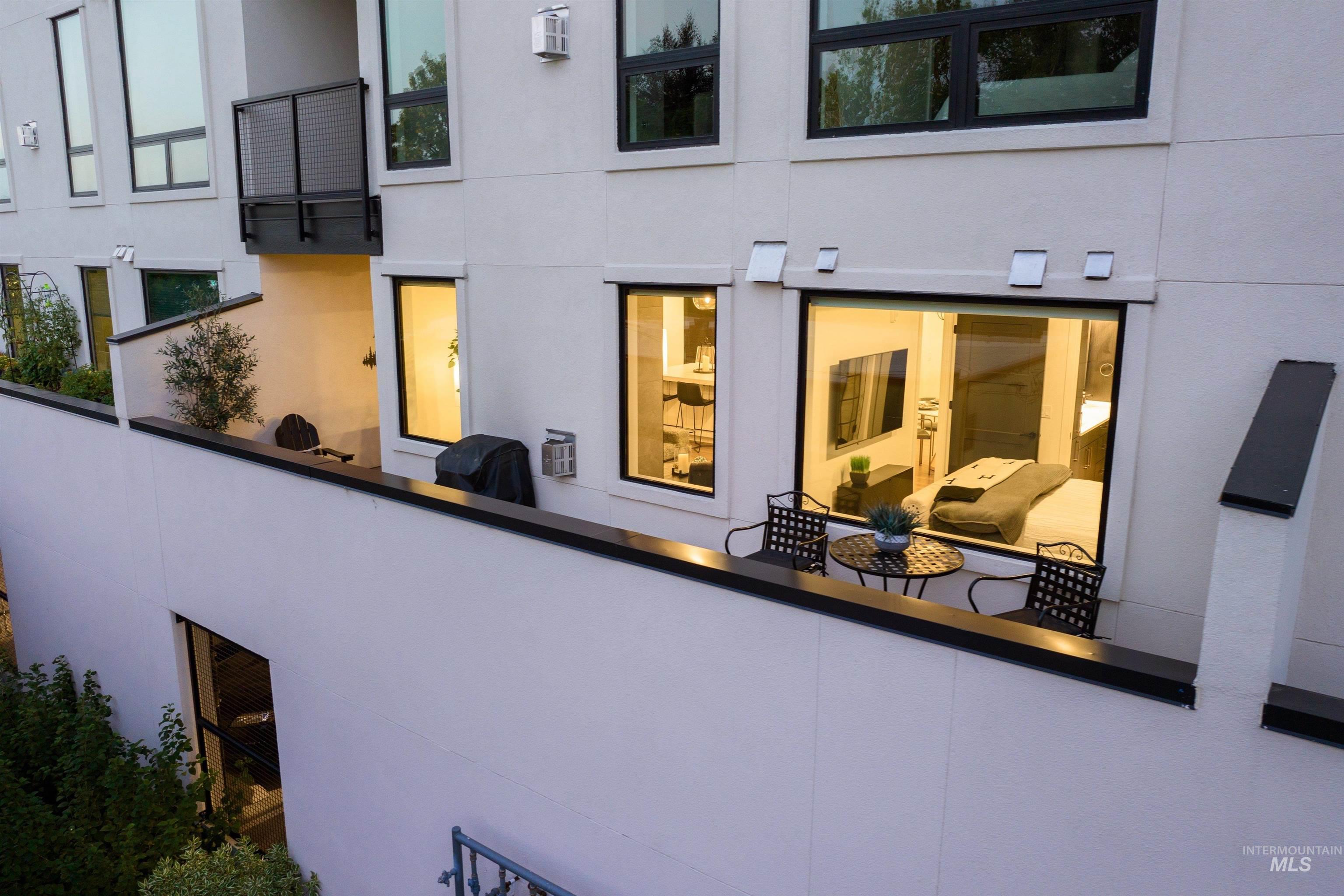 1620 W Bannock Street, Boise, Idaho 83702-5282, 2 Bedrooms, 2 Bathrooms, Residential For Sale, Price $614,900,MLS 98958831