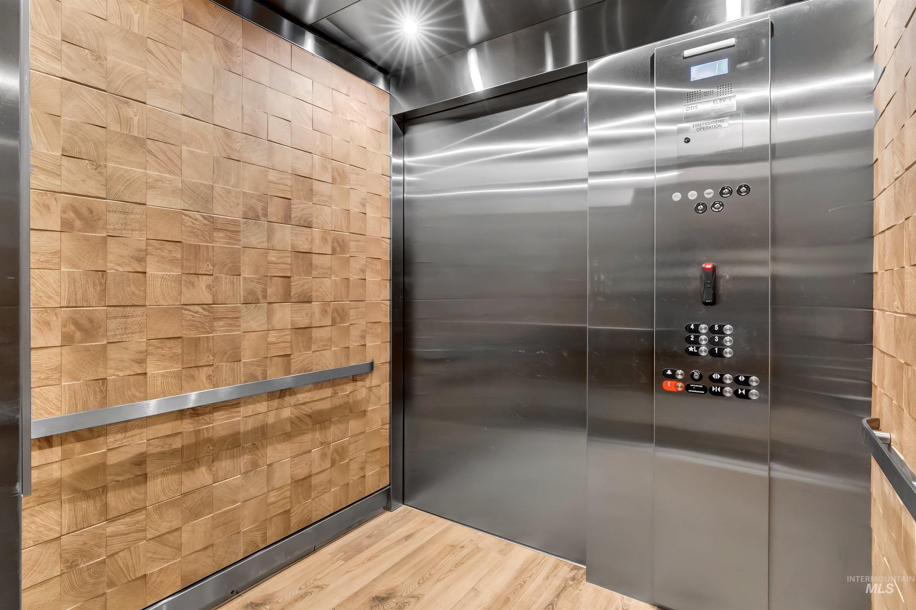 1620 W Bannock Street, Boise, Idaho 83702-5282, 2 Bedrooms, 2 Bathrooms, Residential For Sale, Price $614,900,MLS 98958831