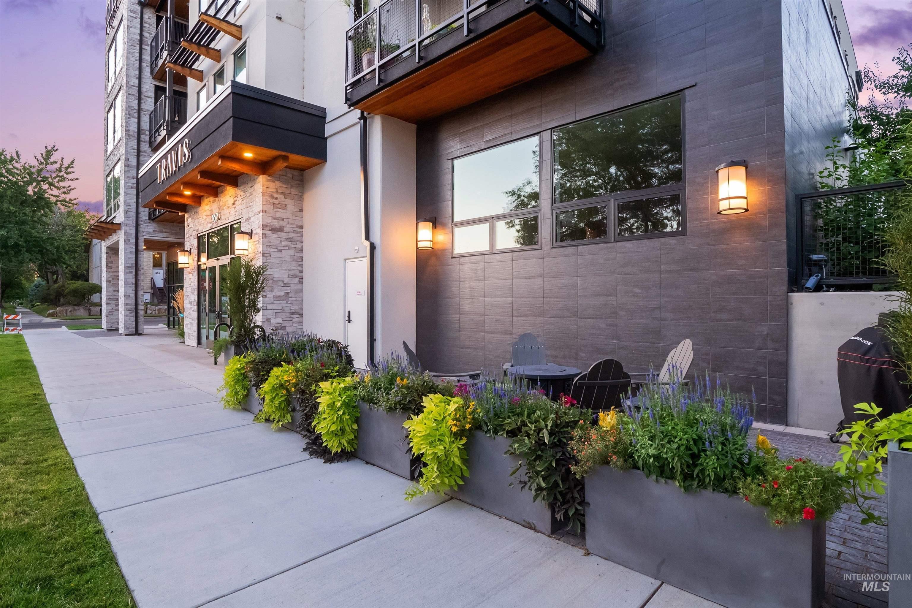 1620 W Bannock Street, Boise, Idaho 83702-5282, 2 Bedrooms, 2 Bathrooms, Residential For Sale, Price $614,900,MLS 98958831