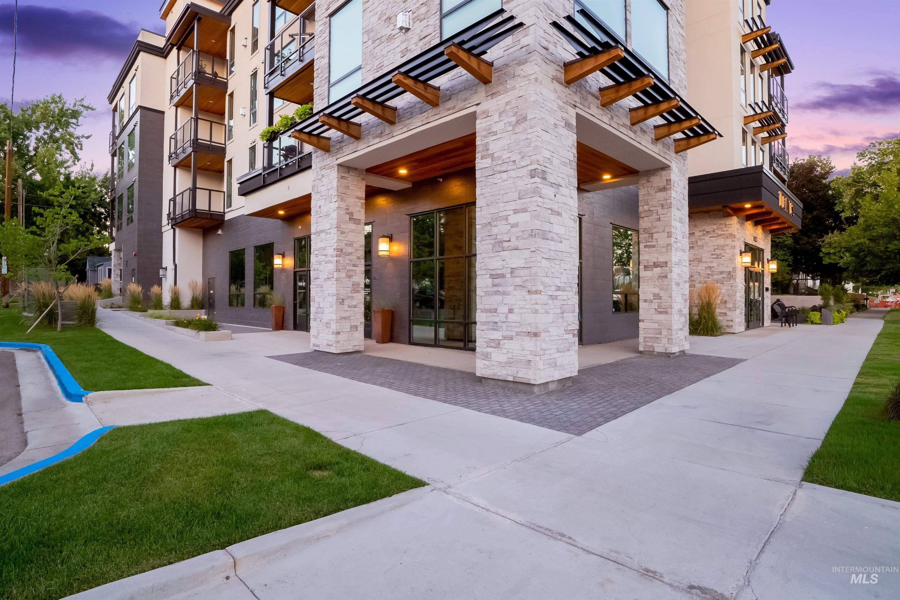 1620 W Bannock Street, Boise, Idaho 83702-5282, 2 Bedrooms, 2 Bathrooms, Residential For Sale, Price $614,900,MLS 98958831