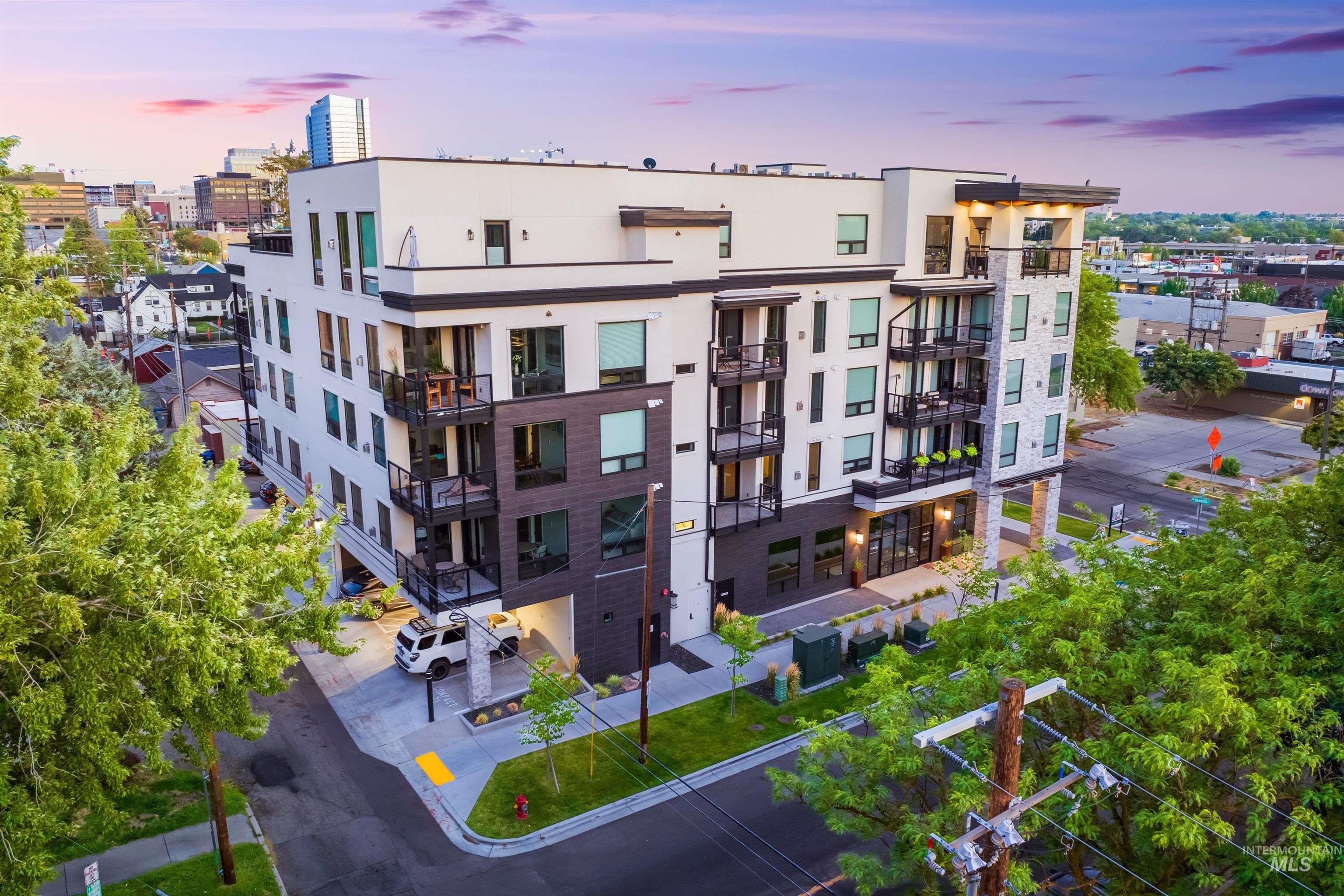 1620 W Bannock Street, Boise, Idaho 83702-5282, 2 Bedrooms, 2 Bathrooms, Residential For Sale, Price $614,900,MLS 98958831