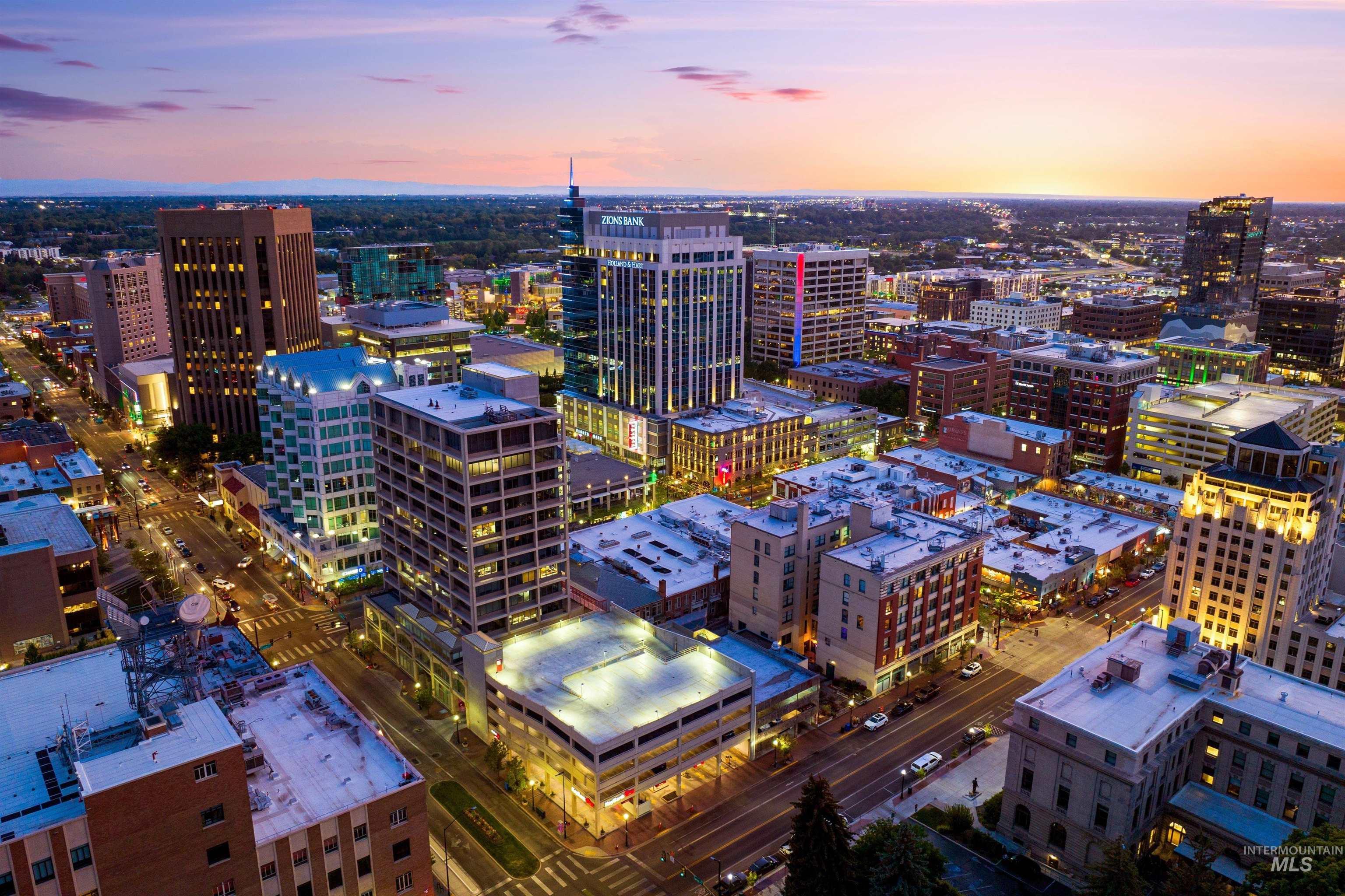 1620 W Bannock Street, Boise, Idaho 83702-5282, 2 Bedrooms, 2 Bathrooms, Residential For Sale, Price $614,900,MLS 98958831