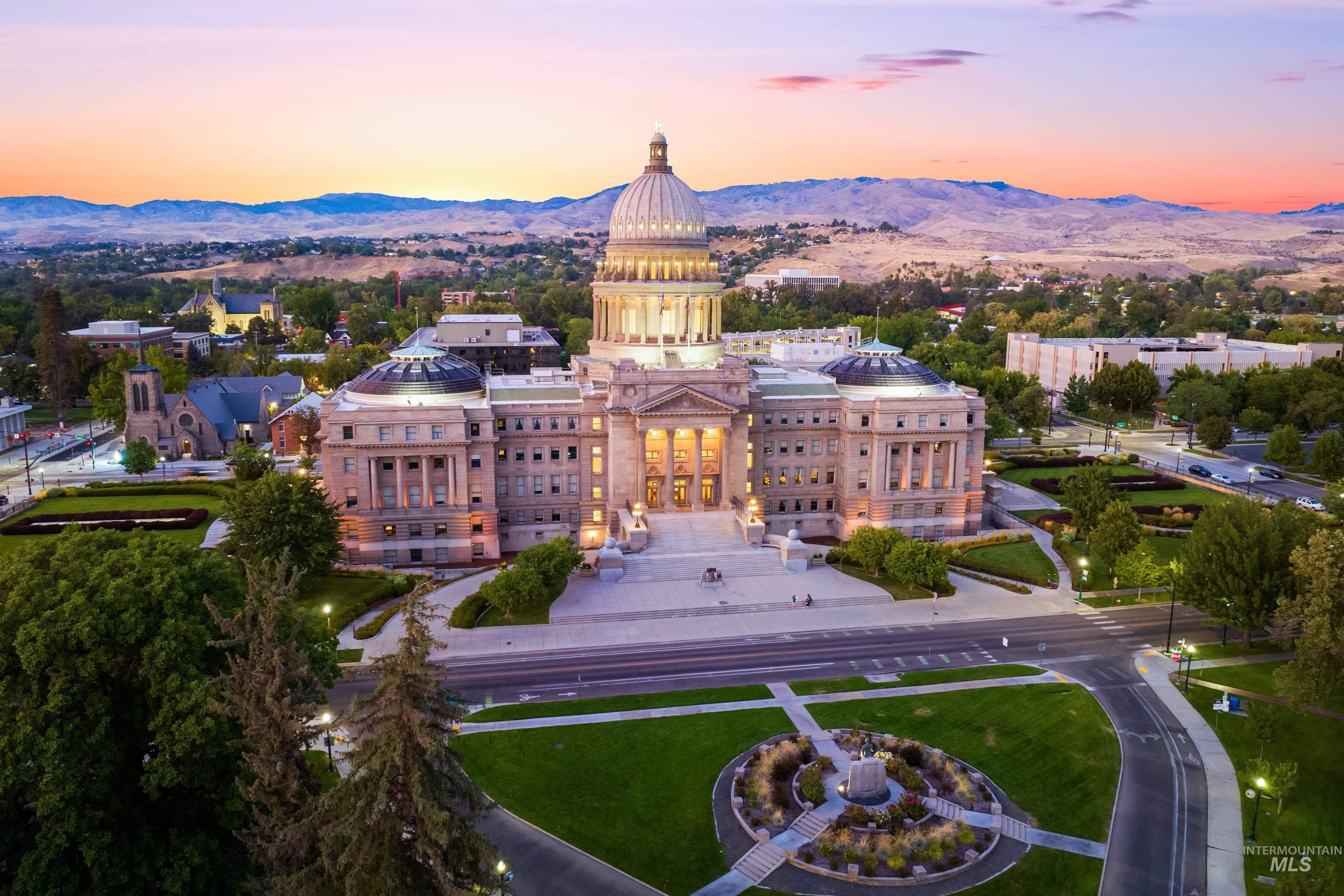 1620 W Bannock Street, Boise, Idaho 83702-5282, 2 Bedrooms, 2 Bathrooms, Residential For Sale, Price $614,900,MLS 98958831