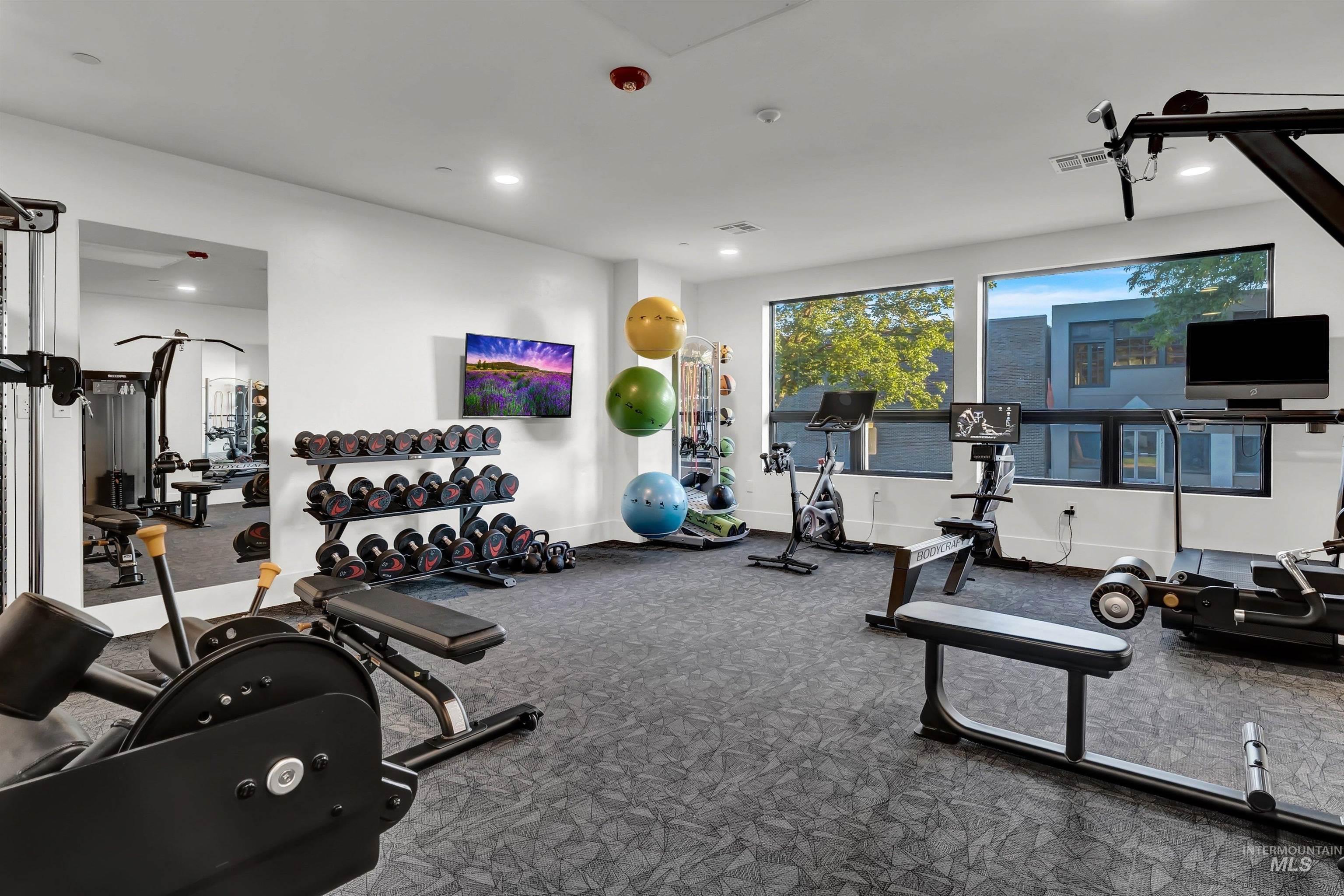 1620 W Bannock Street, Boise, Idaho 83702-5282, 2 Bedrooms, 2 Bathrooms, Residential For Sale, Price $614,900,MLS 98958831