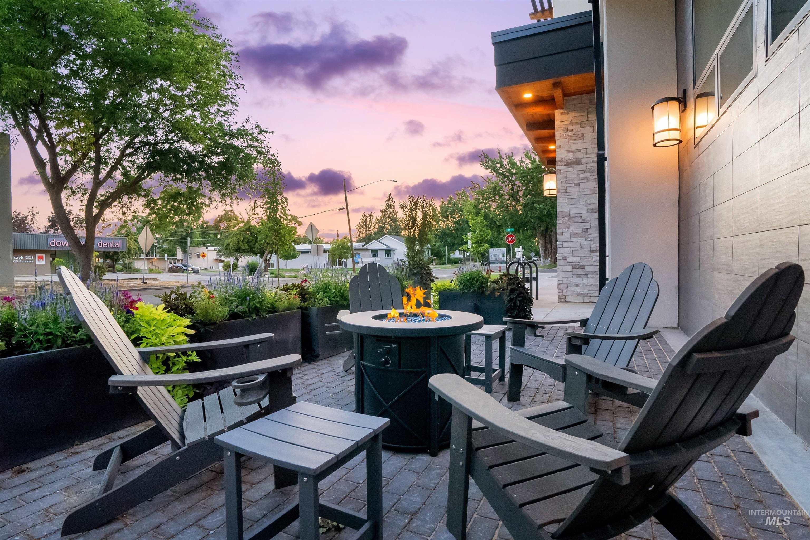 1620 W Bannock Street, Boise, Idaho 83702-5282, 2 Bedrooms, 2 Bathrooms, Residential For Sale, Price $614,900,MLS 98958831