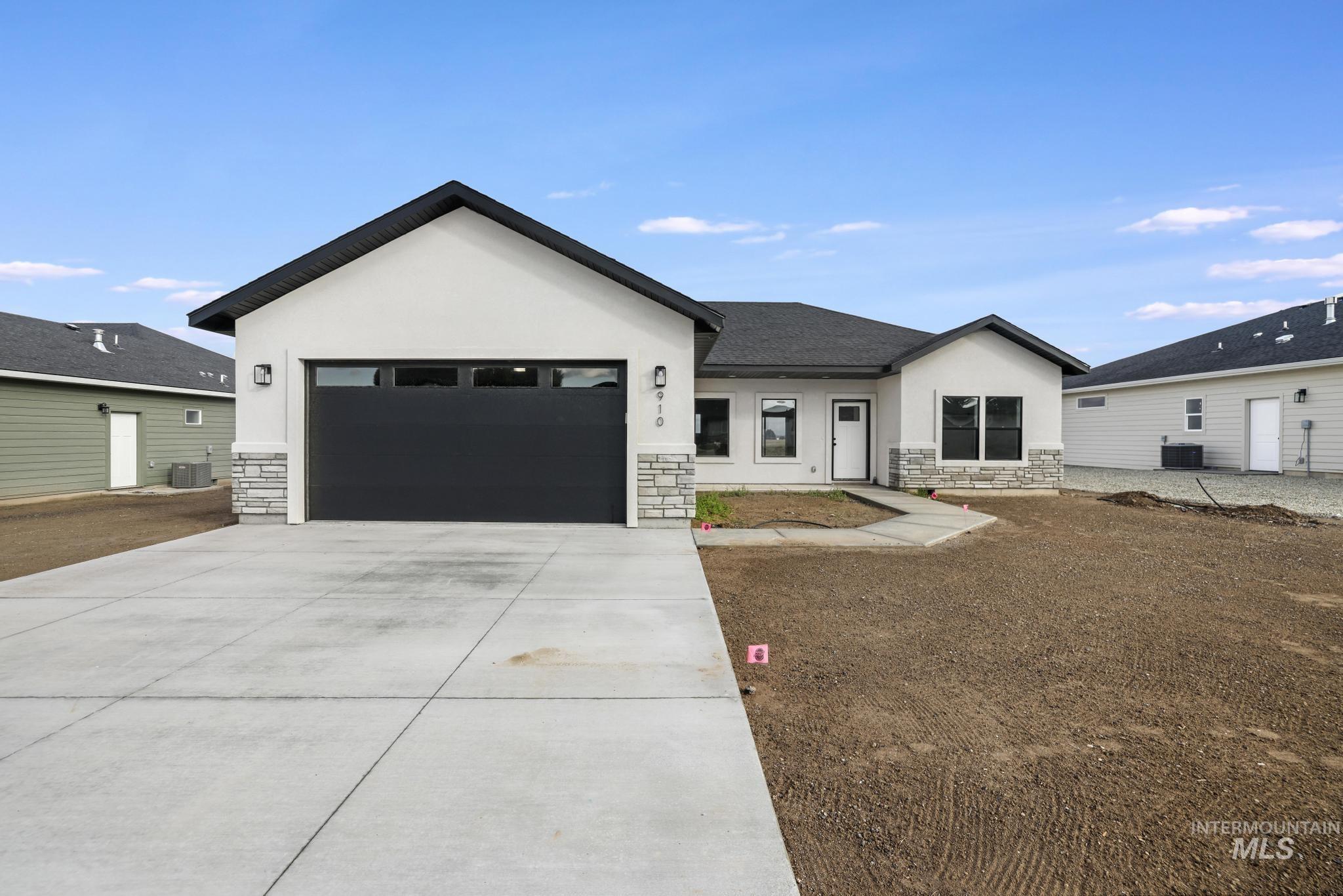 910 23rd Ave E, Jerome, Idaho 83338, 3 Bedrooms, 2 Bathrooms, Residential For Sale, Price $379,900,MLS 98958870