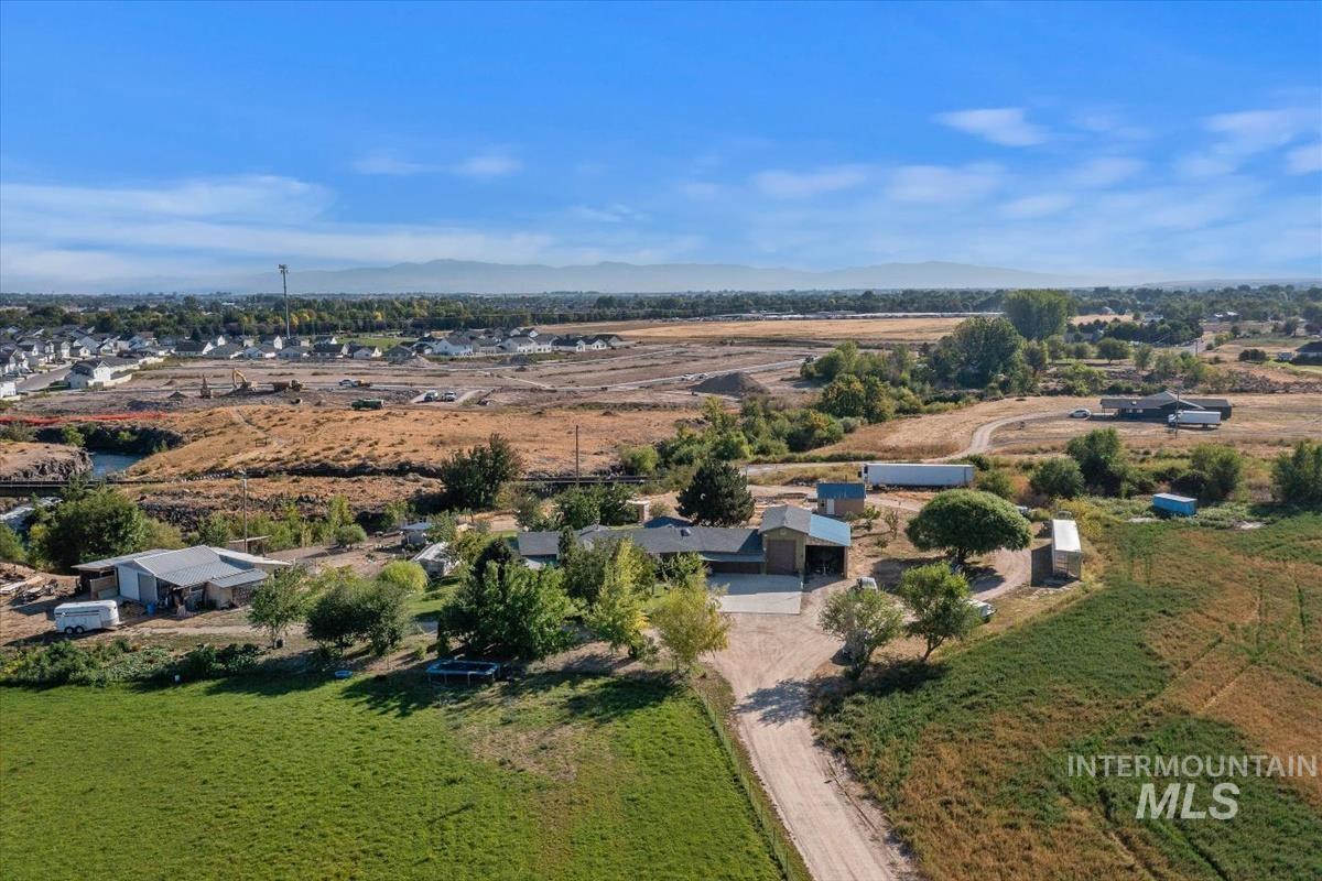 1153 N Big Tree Ln, Kuna, Idaho 83634, 3 Bedrooms, 2 Bathrooms, Residential For Sale, Price $799,900,MLS 98958937