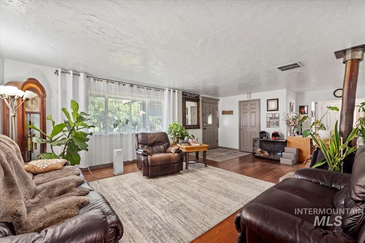 1153 N Big Tree Ln, Kuna, Idaho 83634, 3 Bedrooms, 2 Bathrooms, Residential For Sale, Price $799,900,MLS 98958937