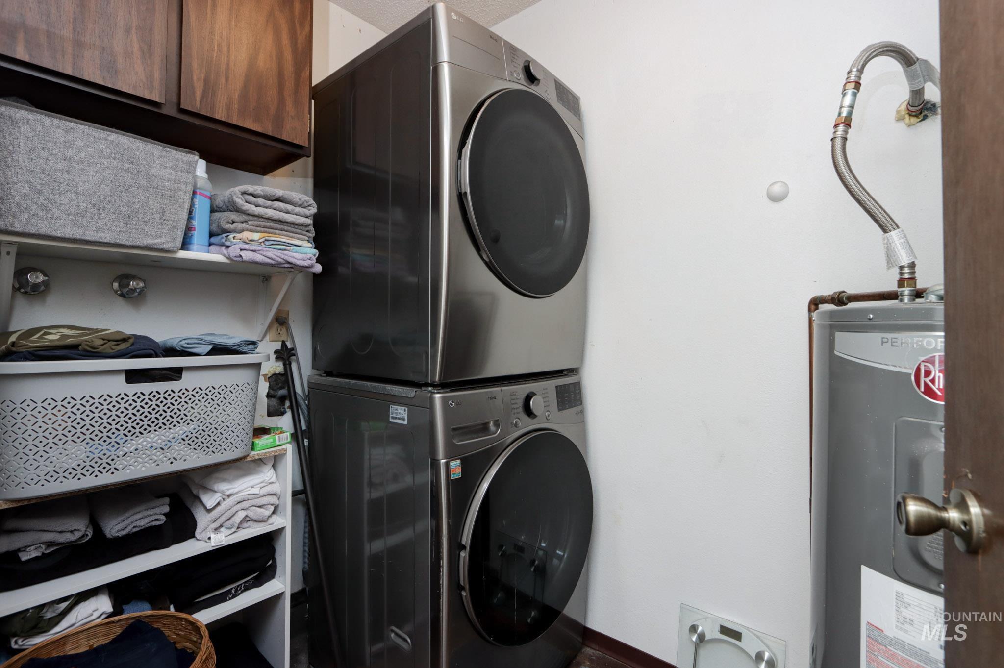 563 NW 18th St, Ontario, Oregon 97914, 3 Bedrooms, 2 Bathrooms, Residential For Sale, Price $345,000,MLS 98958956