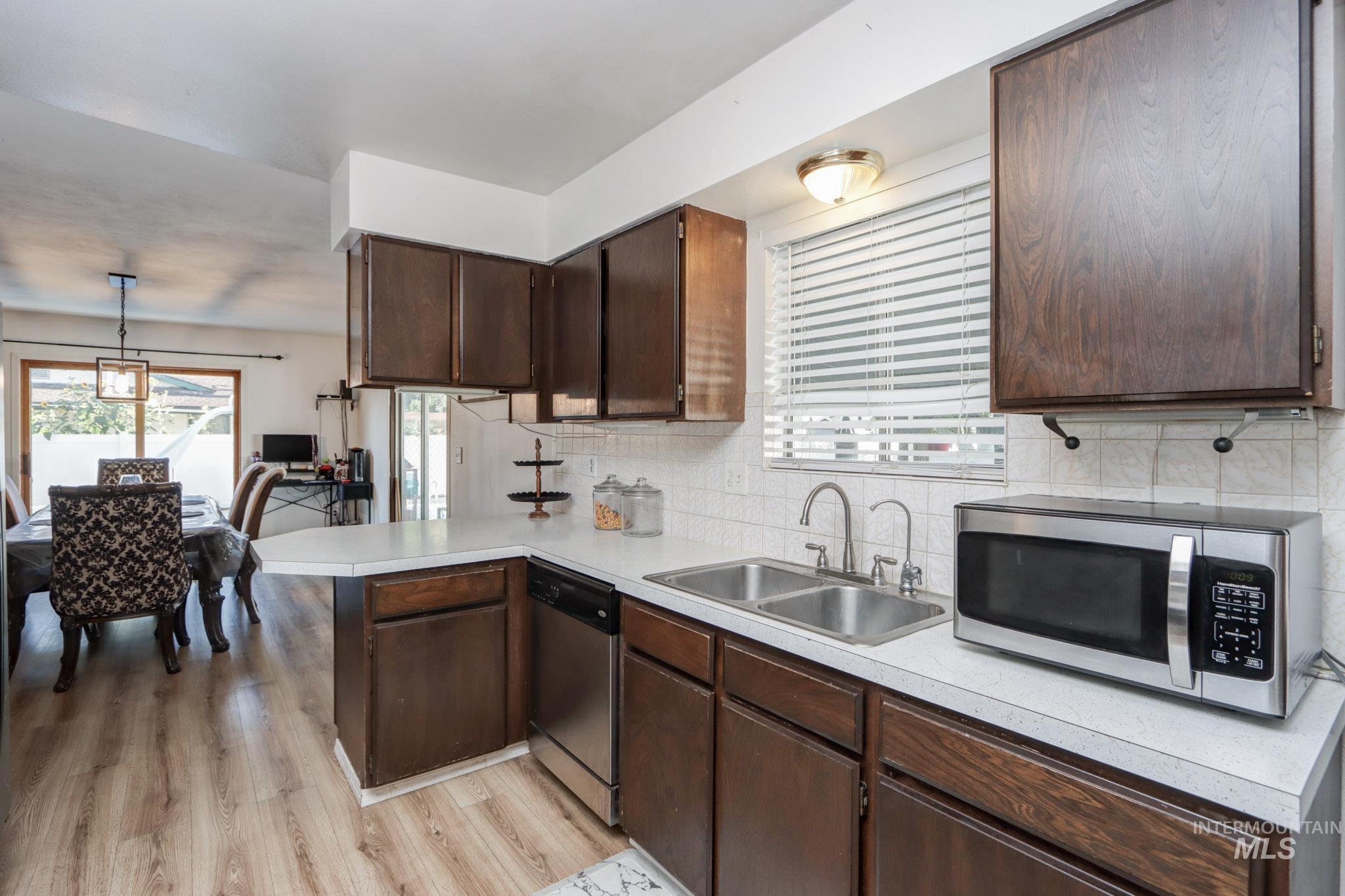 563 NW 18th St, Ontario, Oregon 97914, 3 Bedrooms, 2 Bathrooms, Residential For Sale, Price $345,000,MLS 98958956