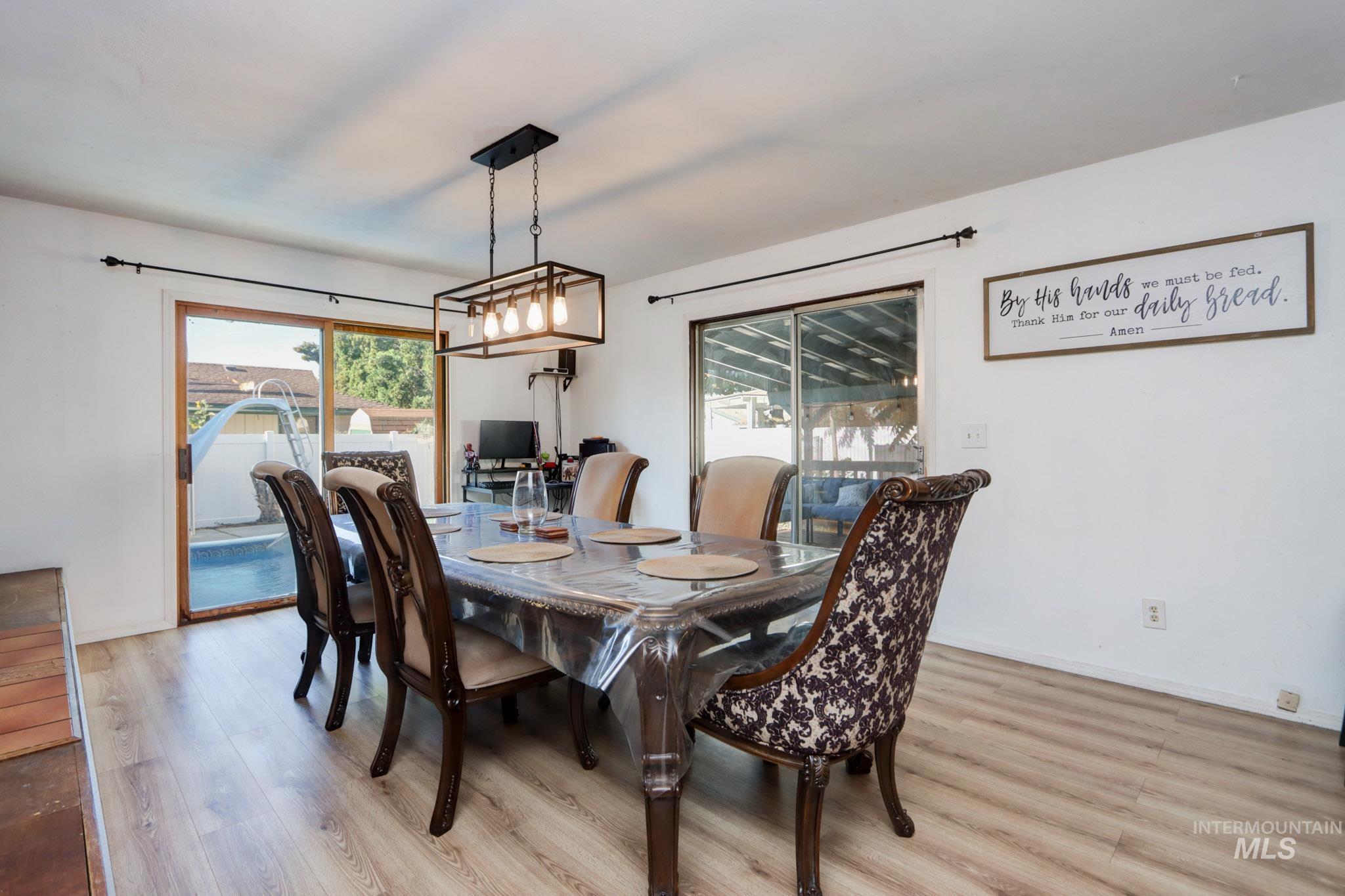 563 NW 18th St, Ontario, Oregon 97914, 3 Bedrooms, 2 Bathrooms, Residential For Sale, Price $345,000,MLS 98958956