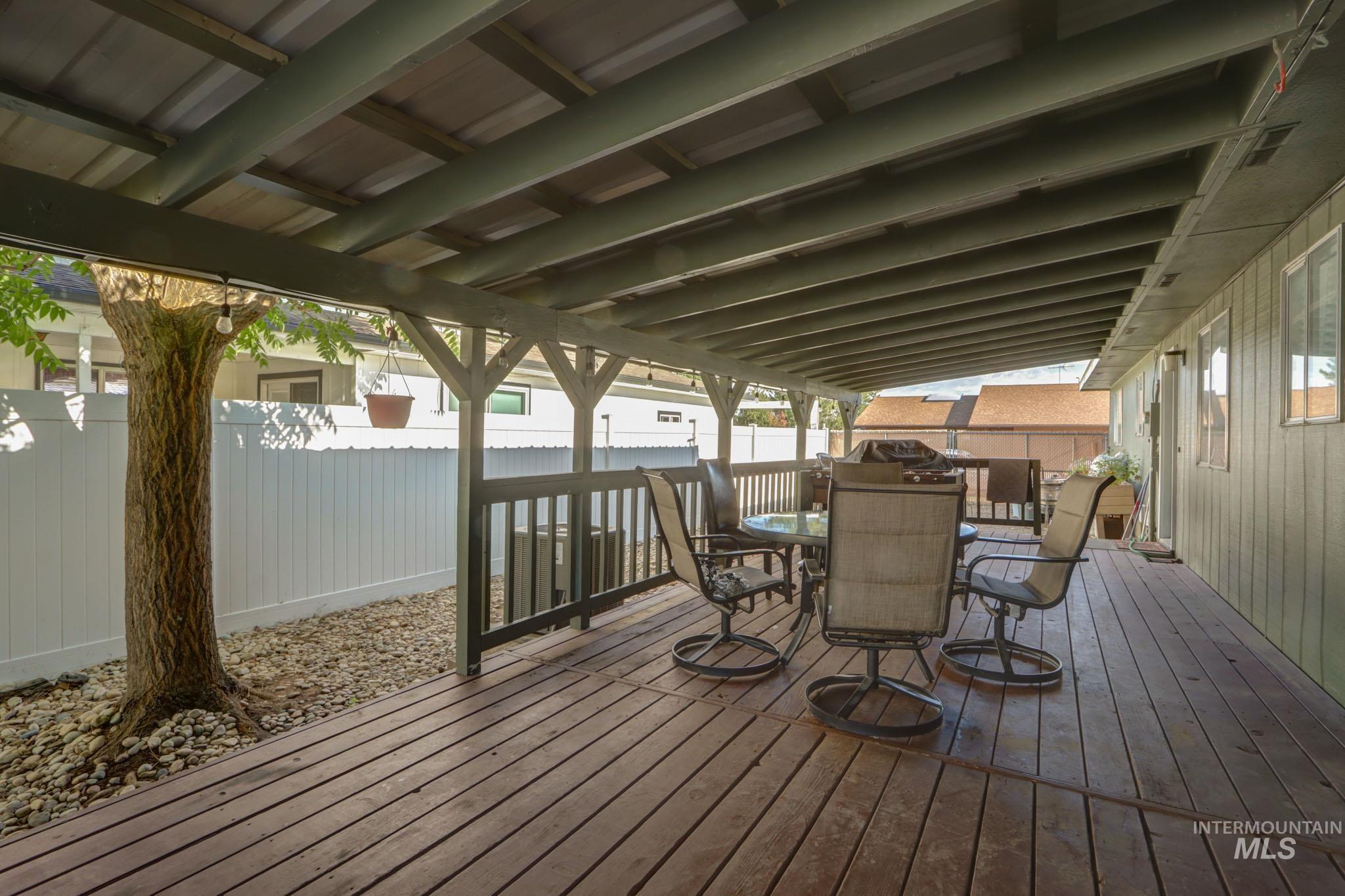 563 NW 18th St, Ontario, Oregon 97914, 3 Bedrooms, 2 Bathrooms, Residential For Sale, Price $345,000,MLS 98958956