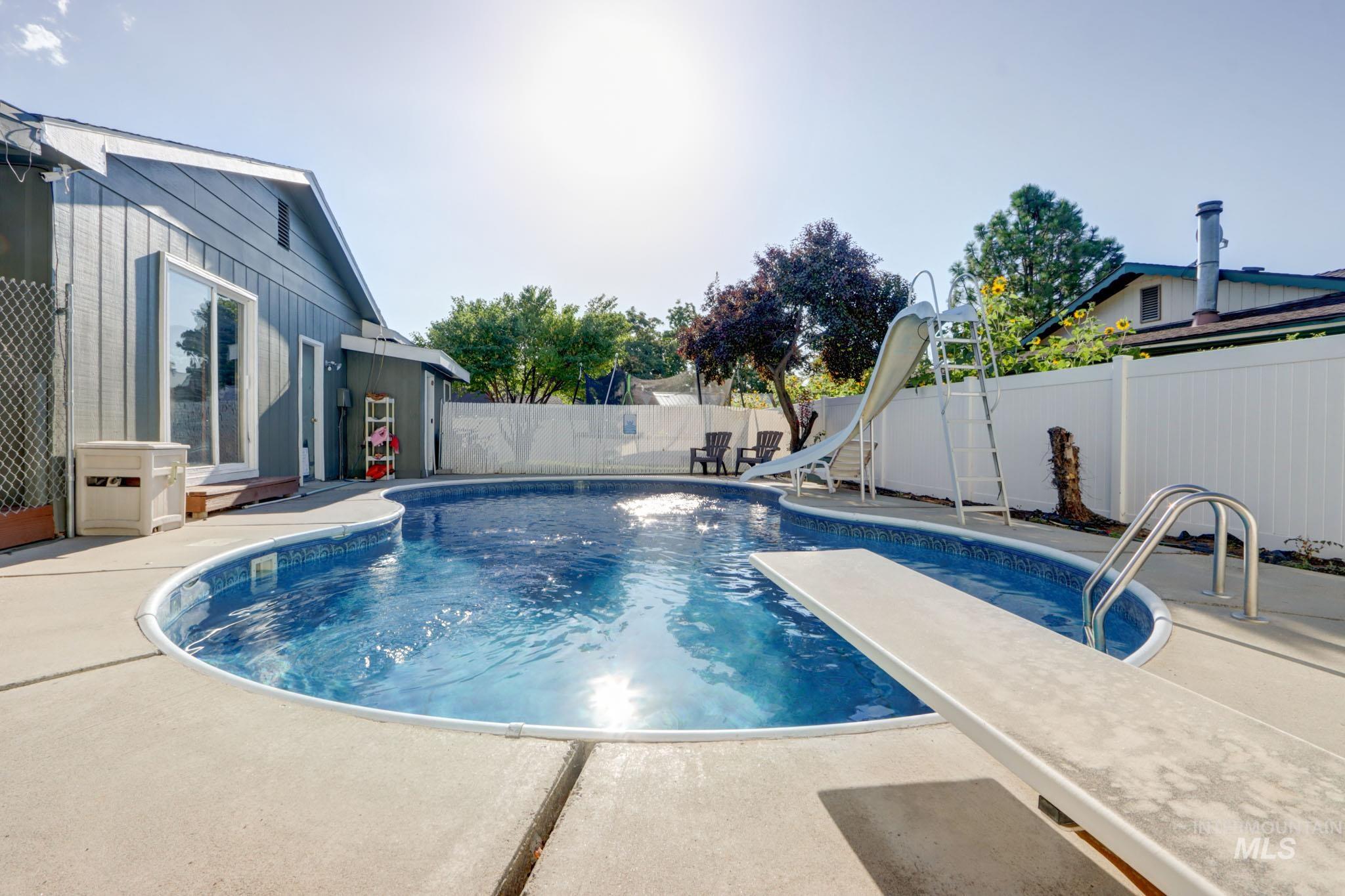 563 NW 18th St, Ontario, Oregon 97914, 3 Bedrooms, 2 Bathrooms, Residential For Sale, Price $345,000,MLS 98958956