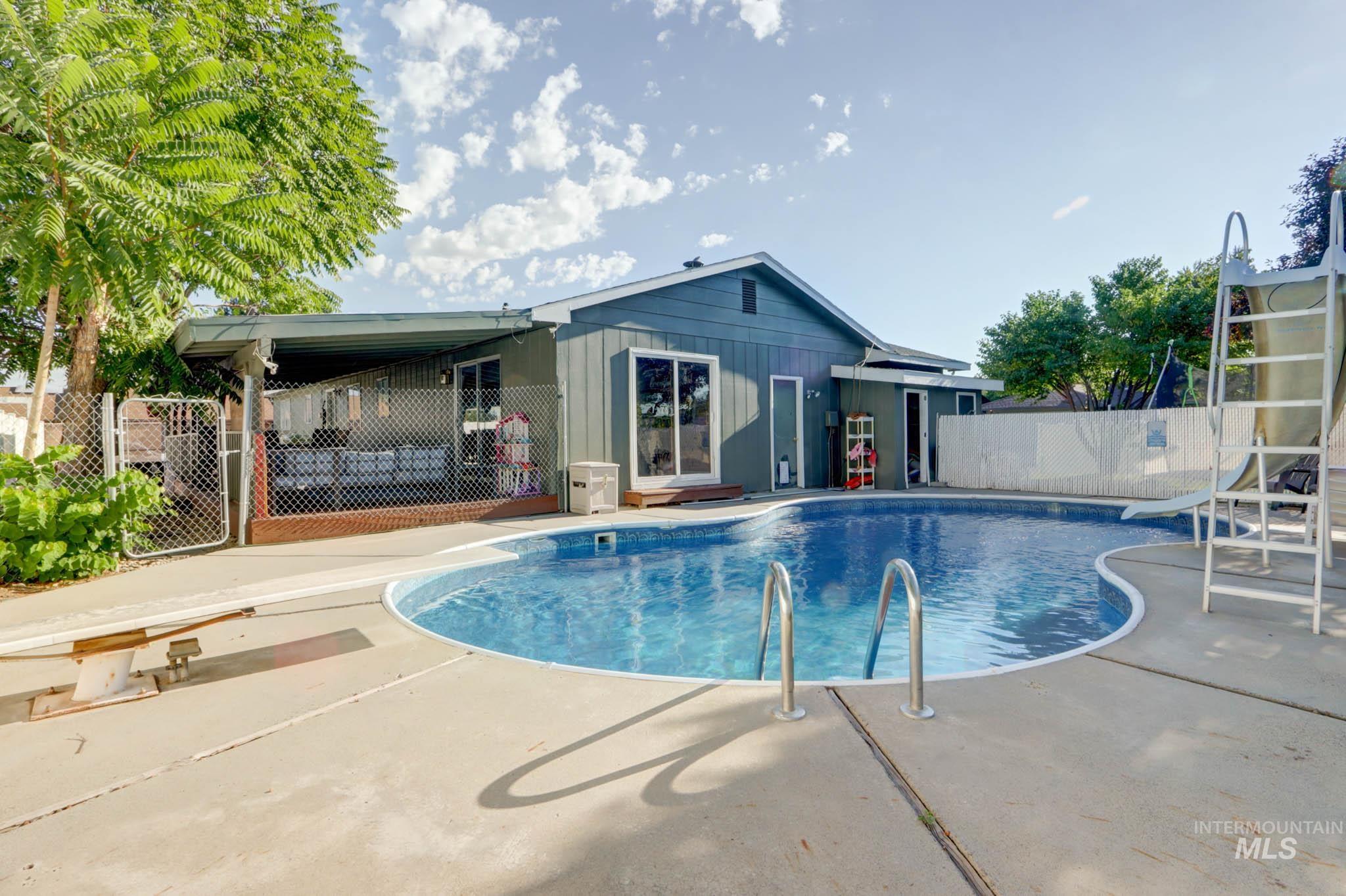 563 NW 18th St, Ontario, Oregon 97914, 3 Bedrooms, 2 Bathrooms, Residential For Sale, Price $345,000,MLS 98958956