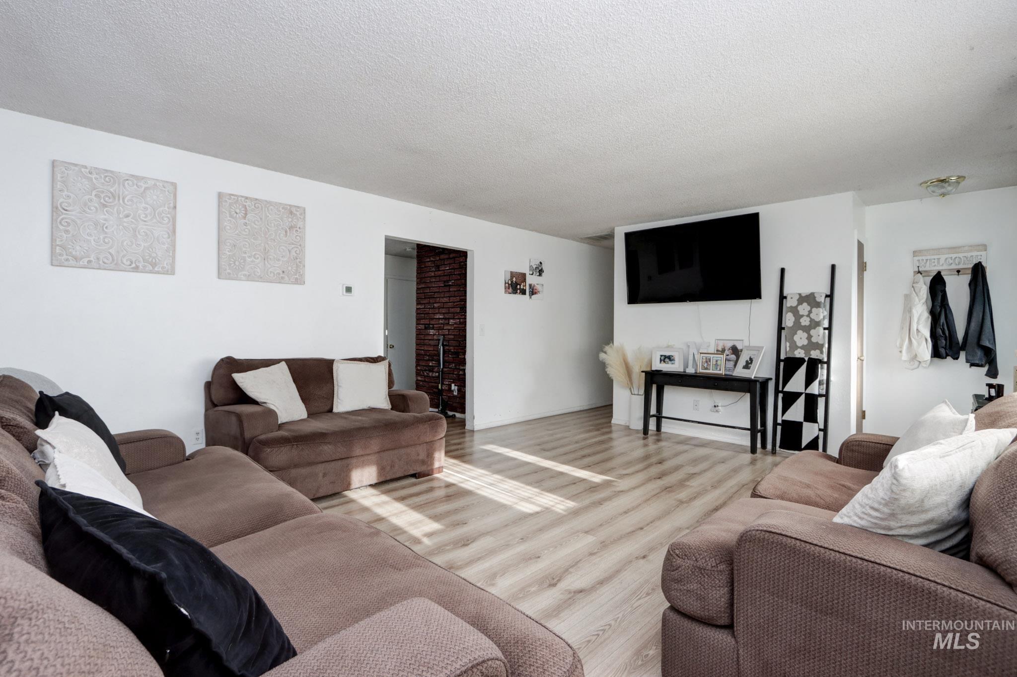 563 NW 18th St, Ontario, Oregon 97914, 3 Bedrooms, 2 Bathrooms, Residential For Sale, Price $345,000,MLS 98958956