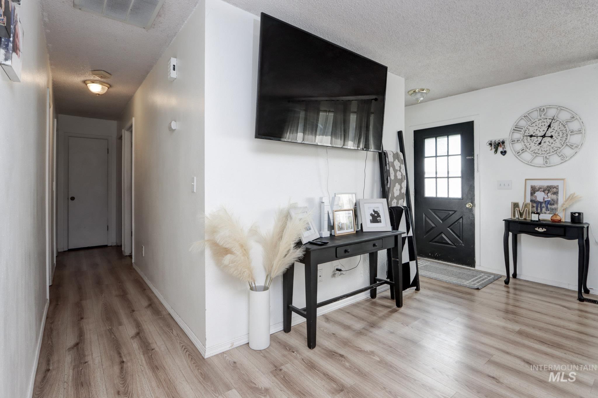 563 NW 18th St, Ontario, Oregon 97914, 3 Bedrooms, 2 Bathrooms, Residential For Sale, Price $345,000,MLS 98958956