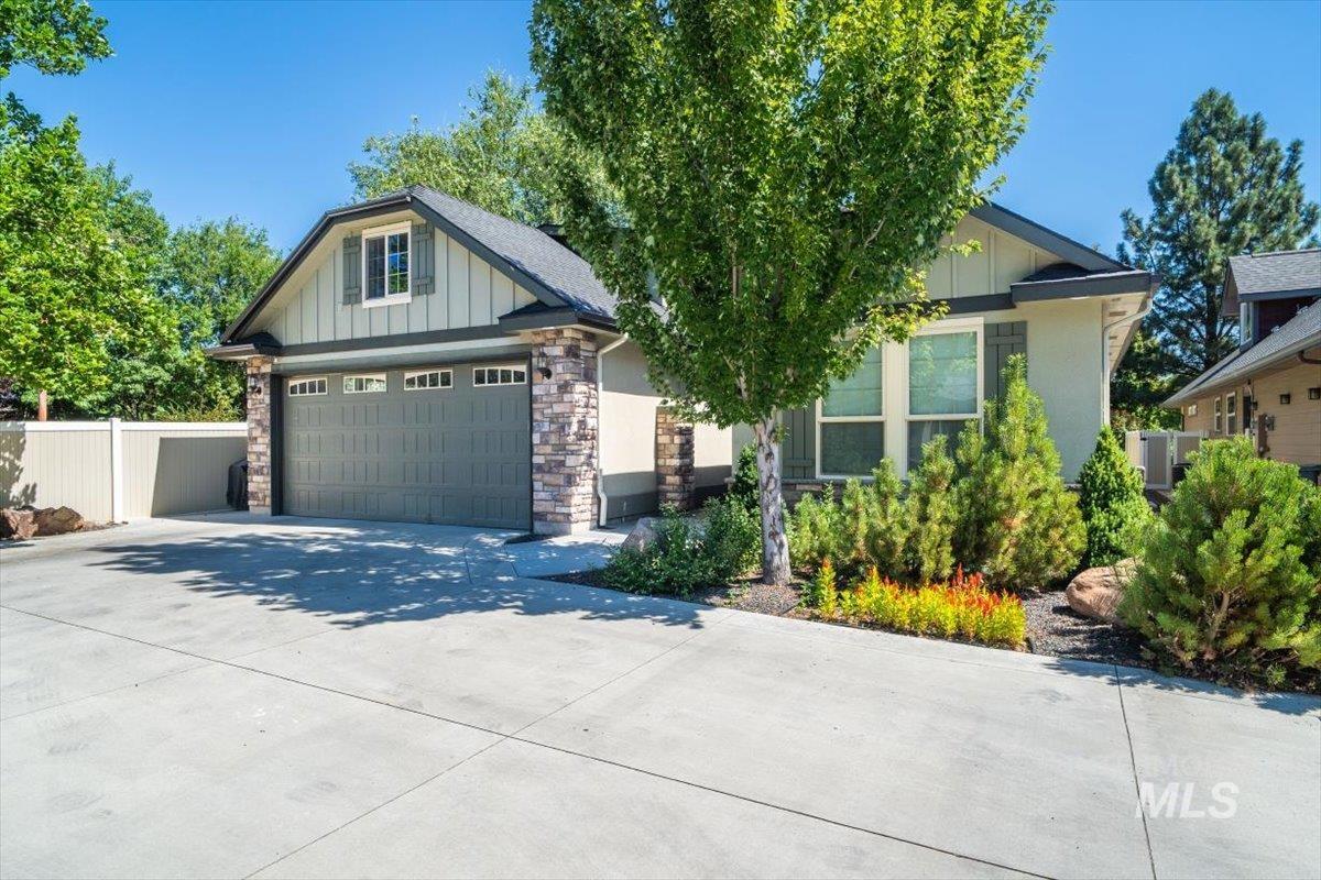 3308 N Acre Ln, Boise, Idaho 83704, 3 Bedrooms, 2.5 Bathrooms, Residential For Sale, Price $680,000,MLS 98959013