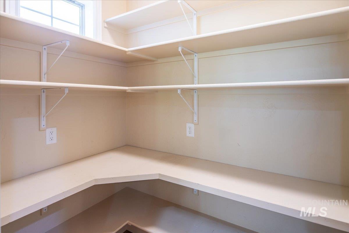 3308 N Acre Ln, Boise, Idaho 83704, 3 Bedrooms, 2.5 Bathrooms, Residential For Sale, Price $680,000,MLS 98959013