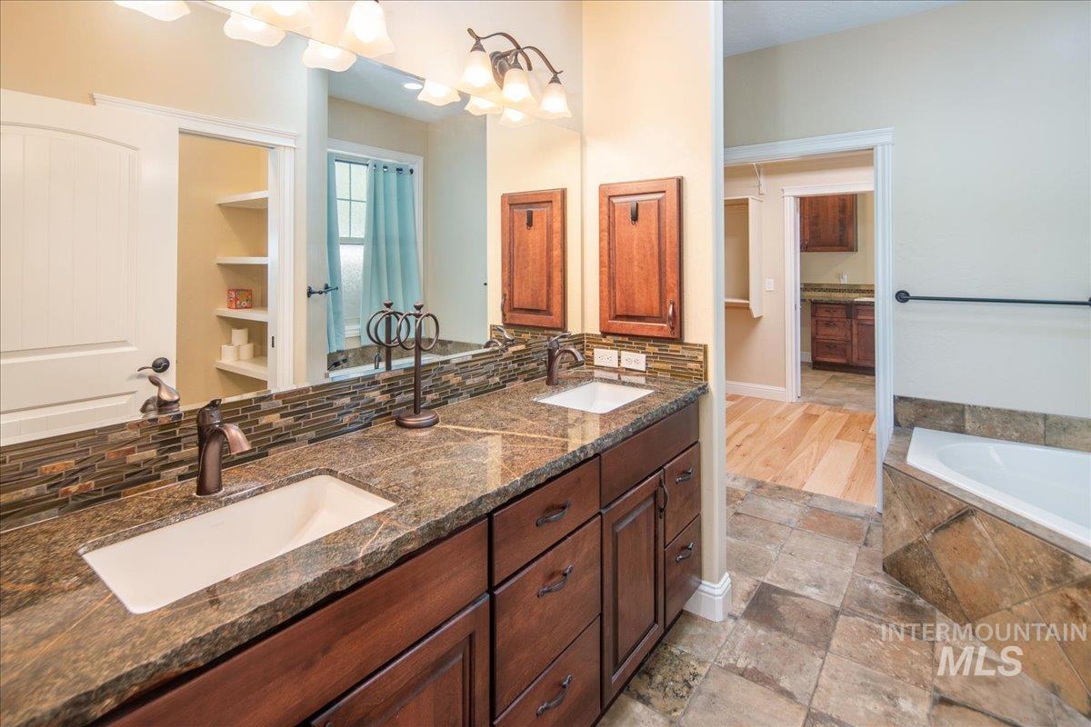 3308 N Acre Ln, Boise, Idaho 83704, 3 Bedrooms, 2.5 Bathrooms, Residential For Sale, Price $680,000,MLS 98959013