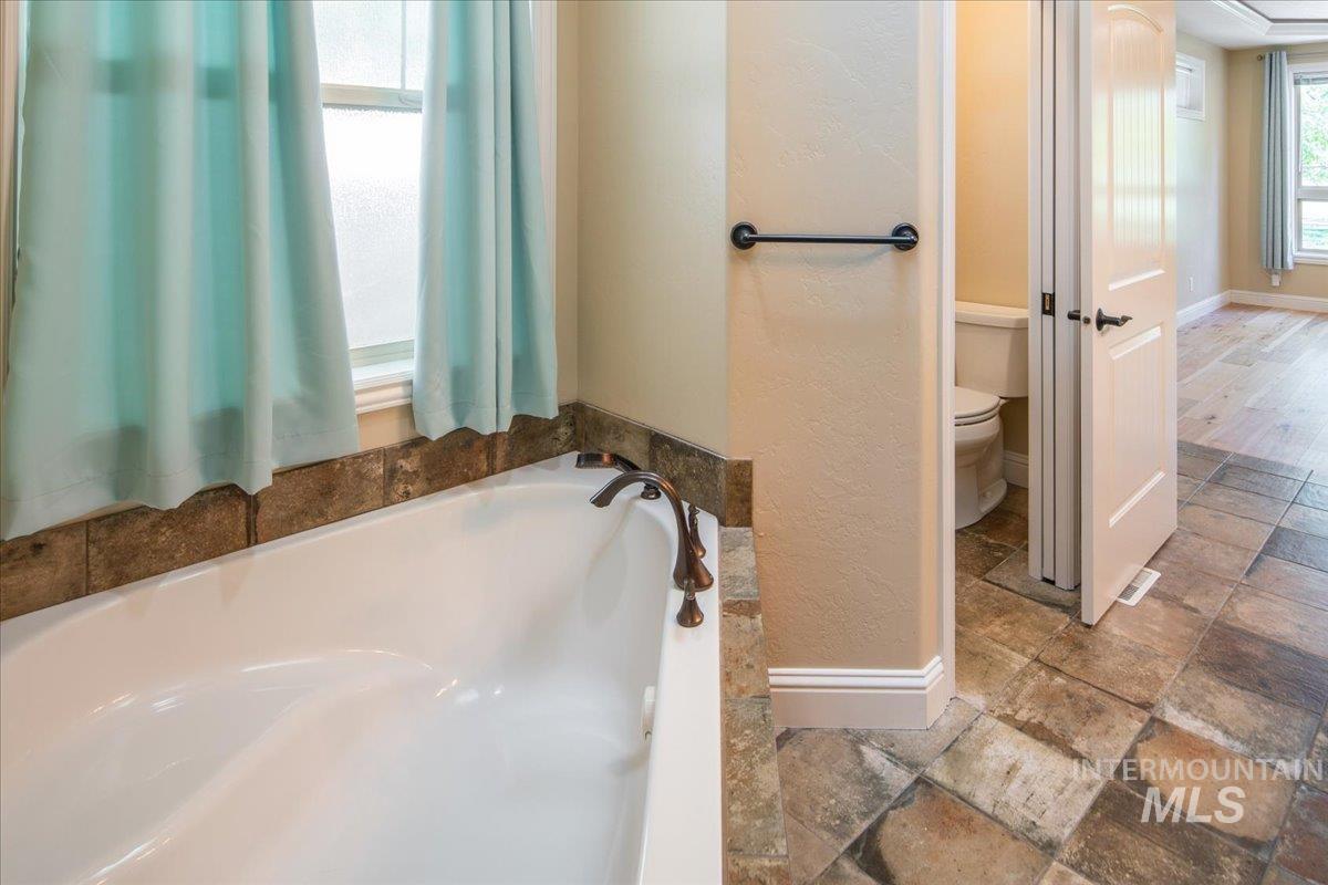 3308 N Acre Ln, Boise, Idaho 83704, 3 Bedrooms, 2.5 Bathrooms, Residential For Sale, Price $680,000,MLS 98959013