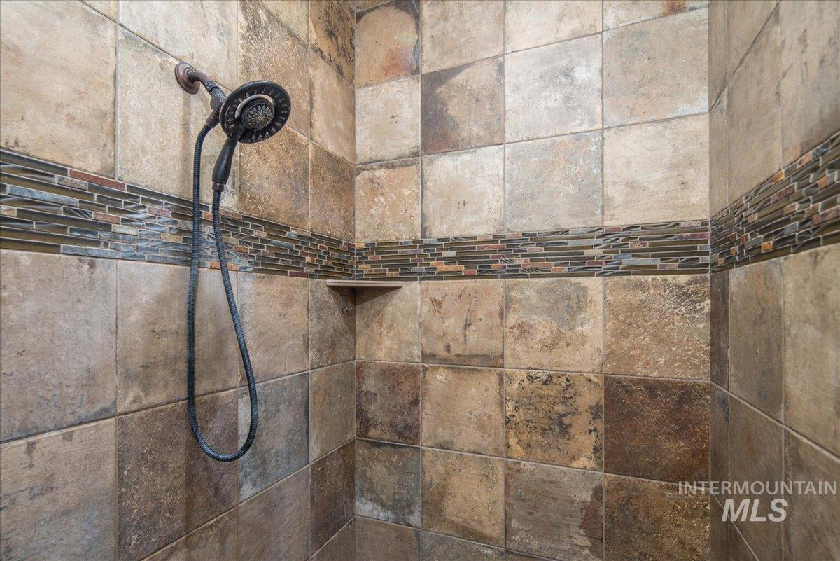 3308 N Acre Ln, Boise, Idaho 83704, 3 Bedrooms, 2.5 Bathrooms, Residential For Sale, Price $680,000,MLS 98959013