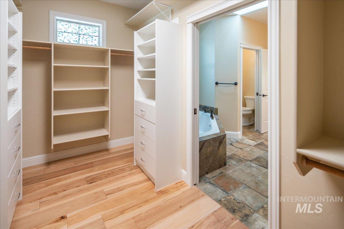 3308 N Acre Ln, Boise, Idaho 83704, 3 Bedrooms, 2.5 Bathrooms, Residential For Sale, Price $680,000,MLS 98959013