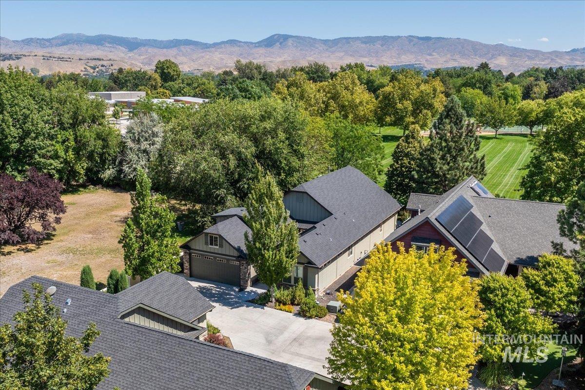 3308 N Acre Ln, Boise, Idaho 83704, 3 Bedrooms, 2.5 Bathrooms, Residential For Sale, Price $680,000,MLS 98959013