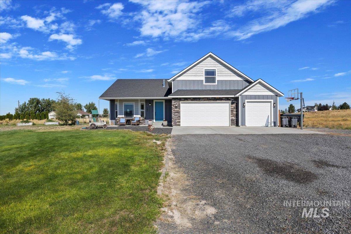 583 Pioneer Dr, Jerome, Idaho 83338, 3 Bedrooms, 3 Bathrooms, Residential For Sale, Price $585,900, 98959016