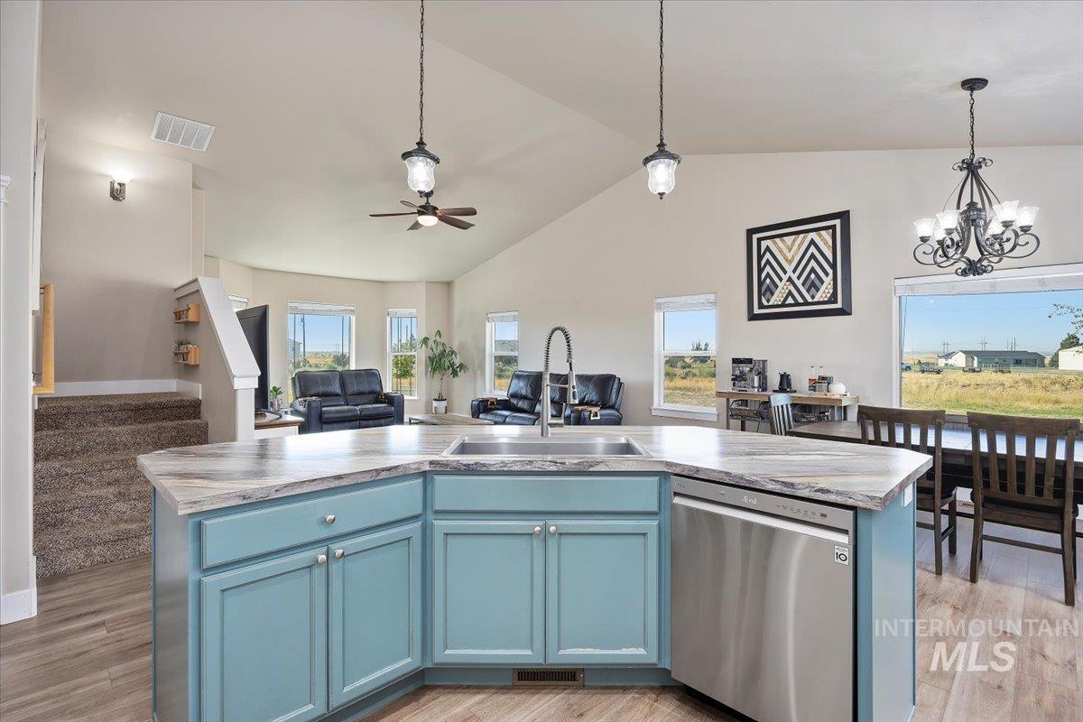 583 Pioneer Dr, Jerome, Idaho 83338, 3 Bedrooms, 3 Bathrooms, Residential For Sale, Price $585,900, 98959016