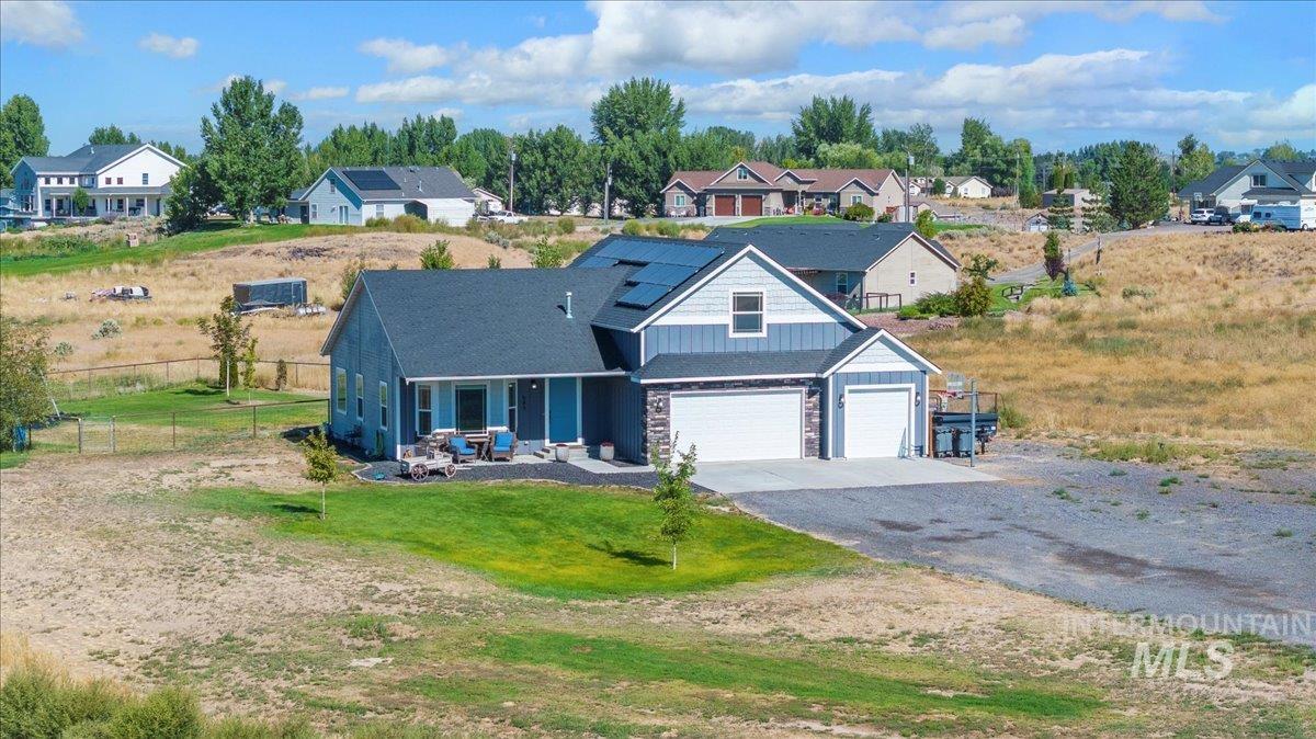 583 Pioneer Dr, Jerome, Idaho 83338, 3 Bedrooms, 3 Bathrooms, Residential For Sale, Price $585,900, 98959016